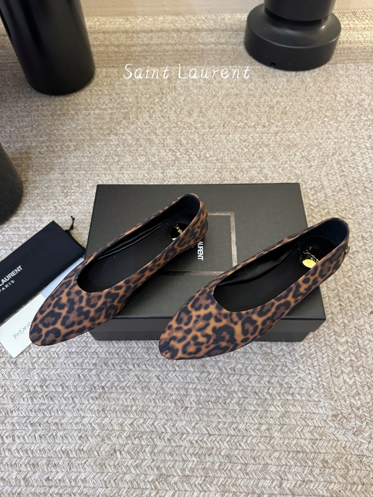 圣罗兰Saint Lauren* 新品平底小方头单鞋各种小裙子搭配起来 完全不挑脚型哦 Ysl Logo