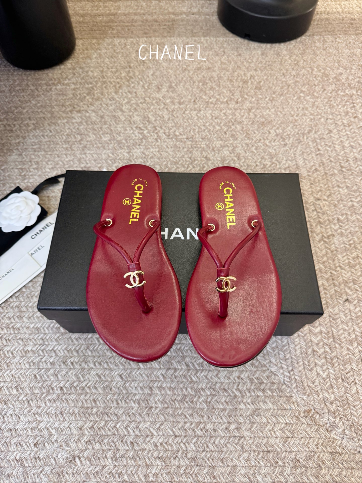 Chane*26SS早春新款夹脚凉拖双C夹脚凉拖｜春夏穿搭神器经典双C元素+极简夹脚设计，高级感拉满，软