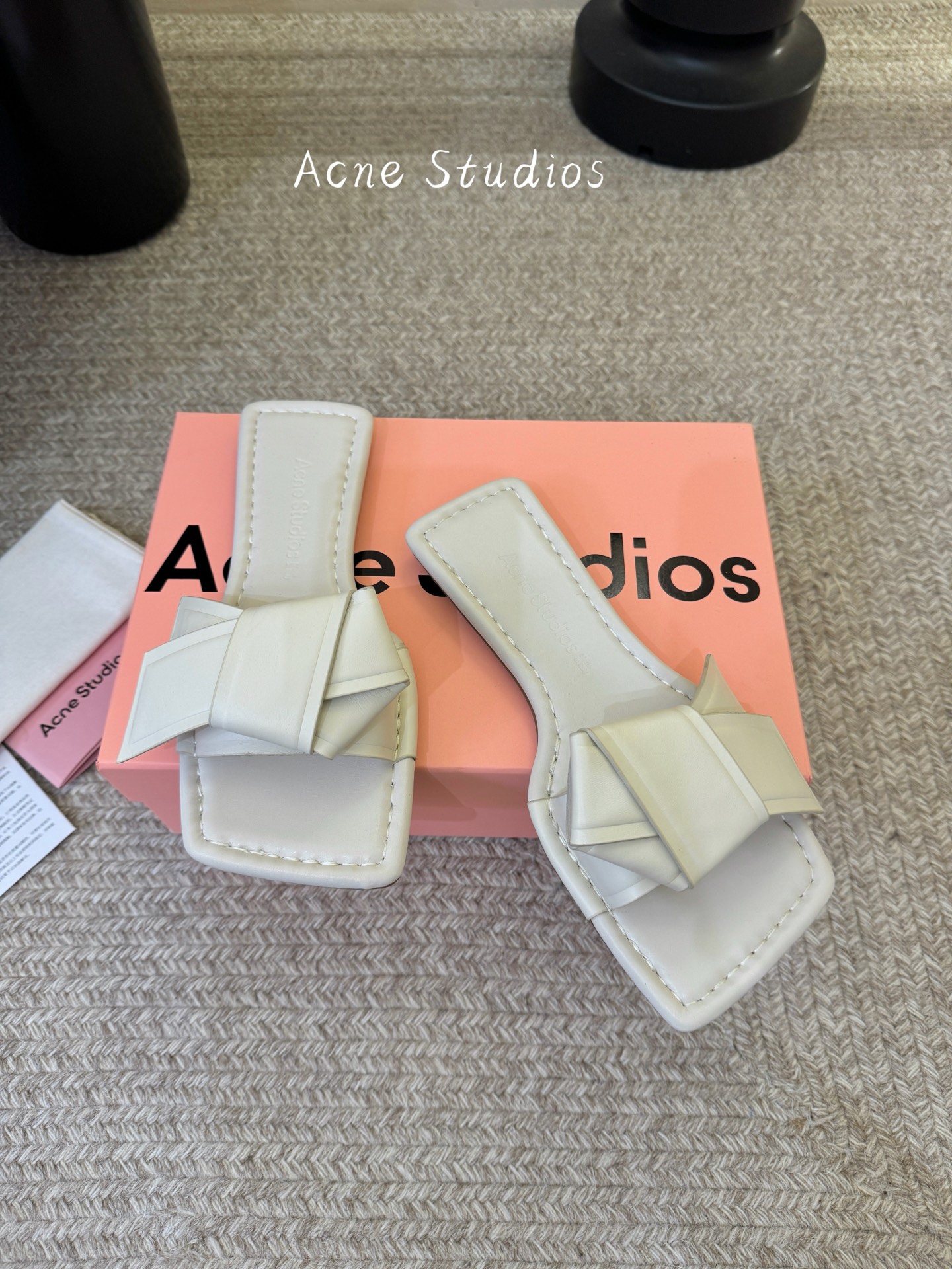 Acne Studio*26SS春夏新款折叠方头凉拖自带先锋艺术感的极简风夏日款，这双直接把设计感与松弛