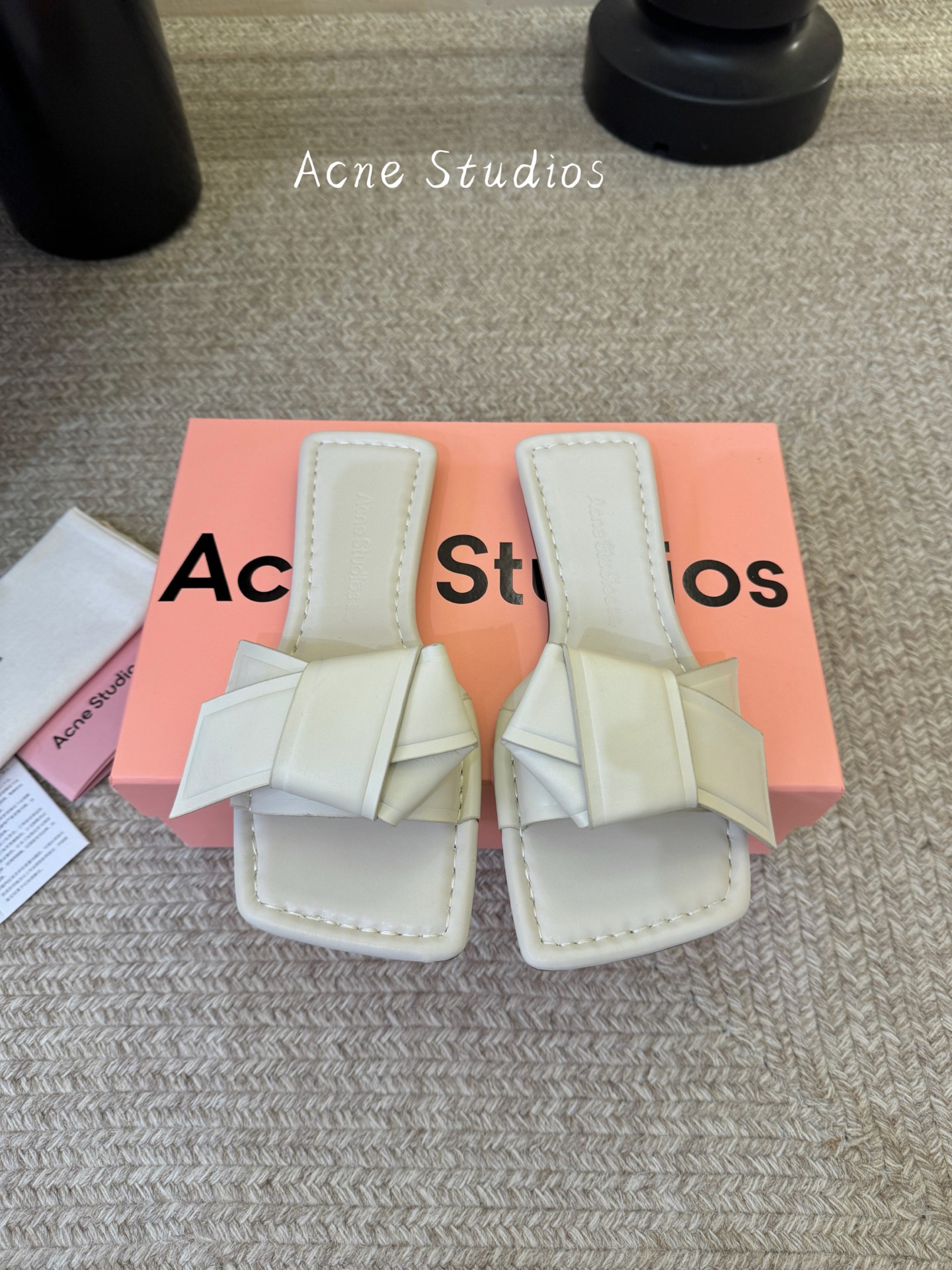 Acne Studio*26SS春夏新款折叠方头凉拖自带先锋艺术感的极简风夏日款，这双直接把设计感与松弛