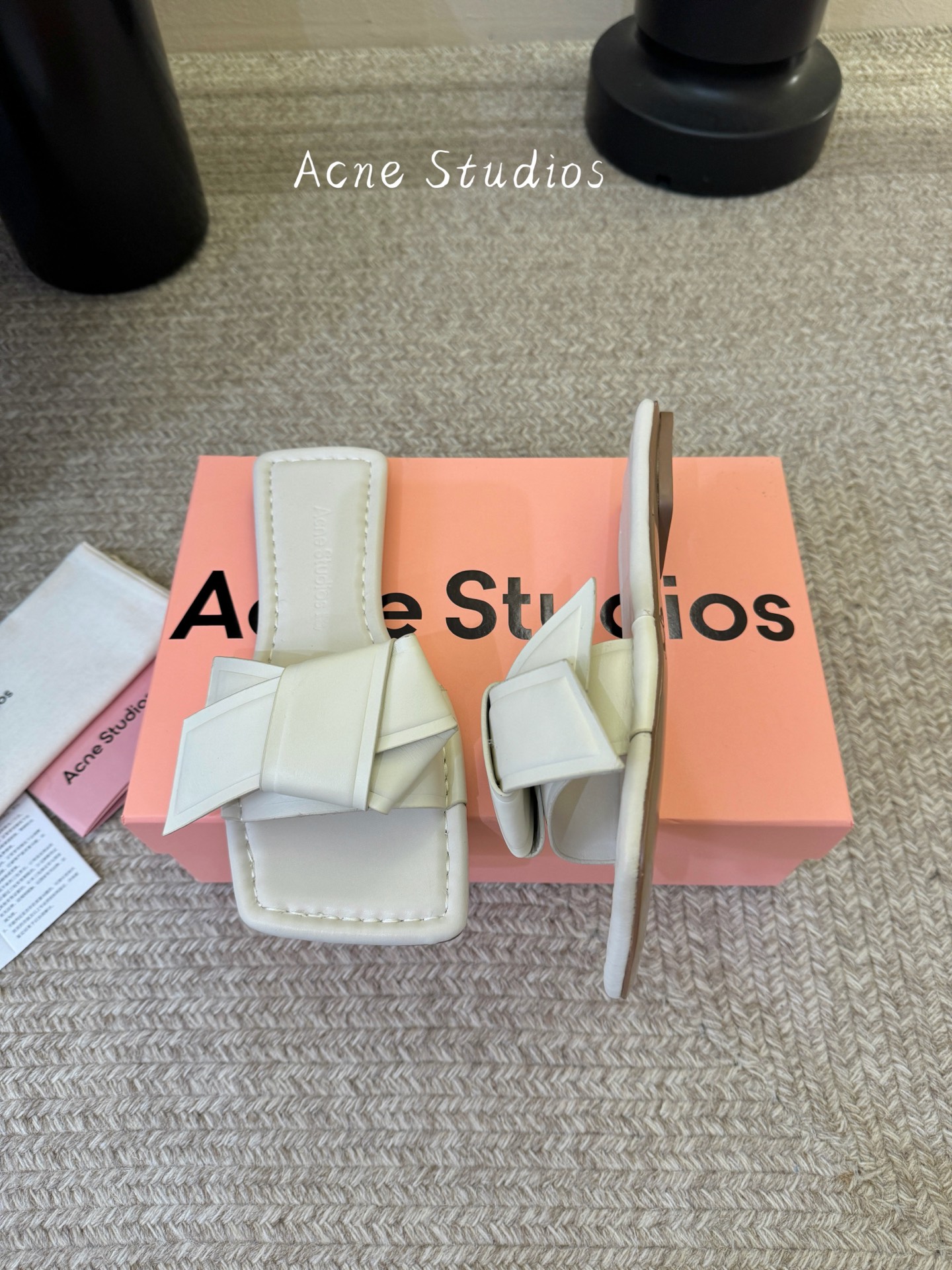 Acne Studio*26SS春夏新款折叠方头凉拖自带先锋艺术感的极简风夏日款，这双直接把设计感与松弛