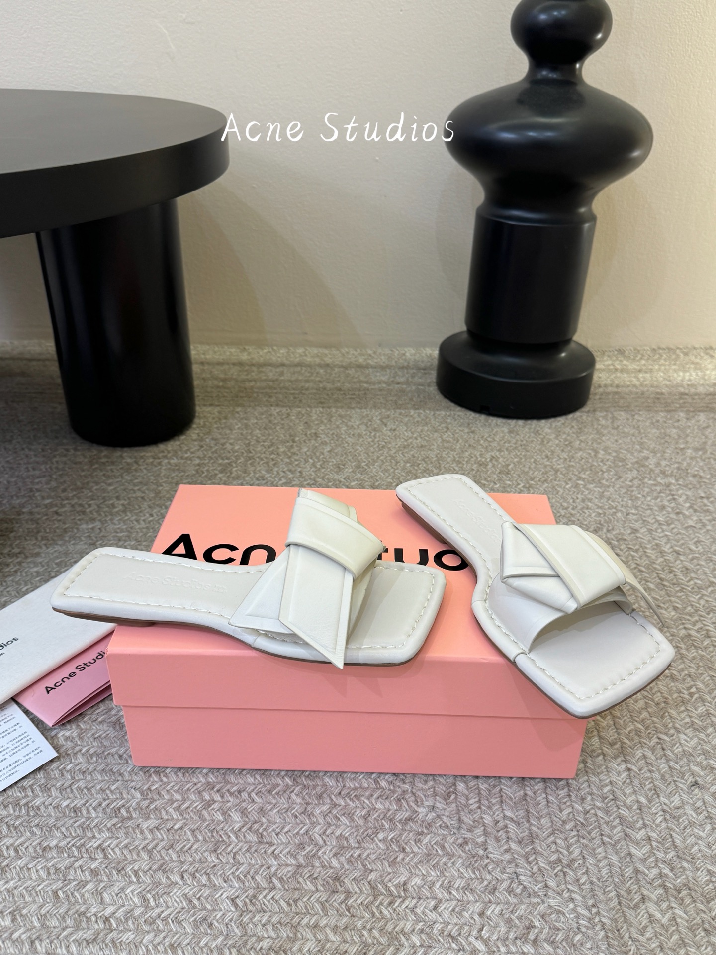 Acne Studio*26SS春夏新款折叠方头凉拖自带先锋艺术感的极简风夏日款，这双直接把设计感与松弛
