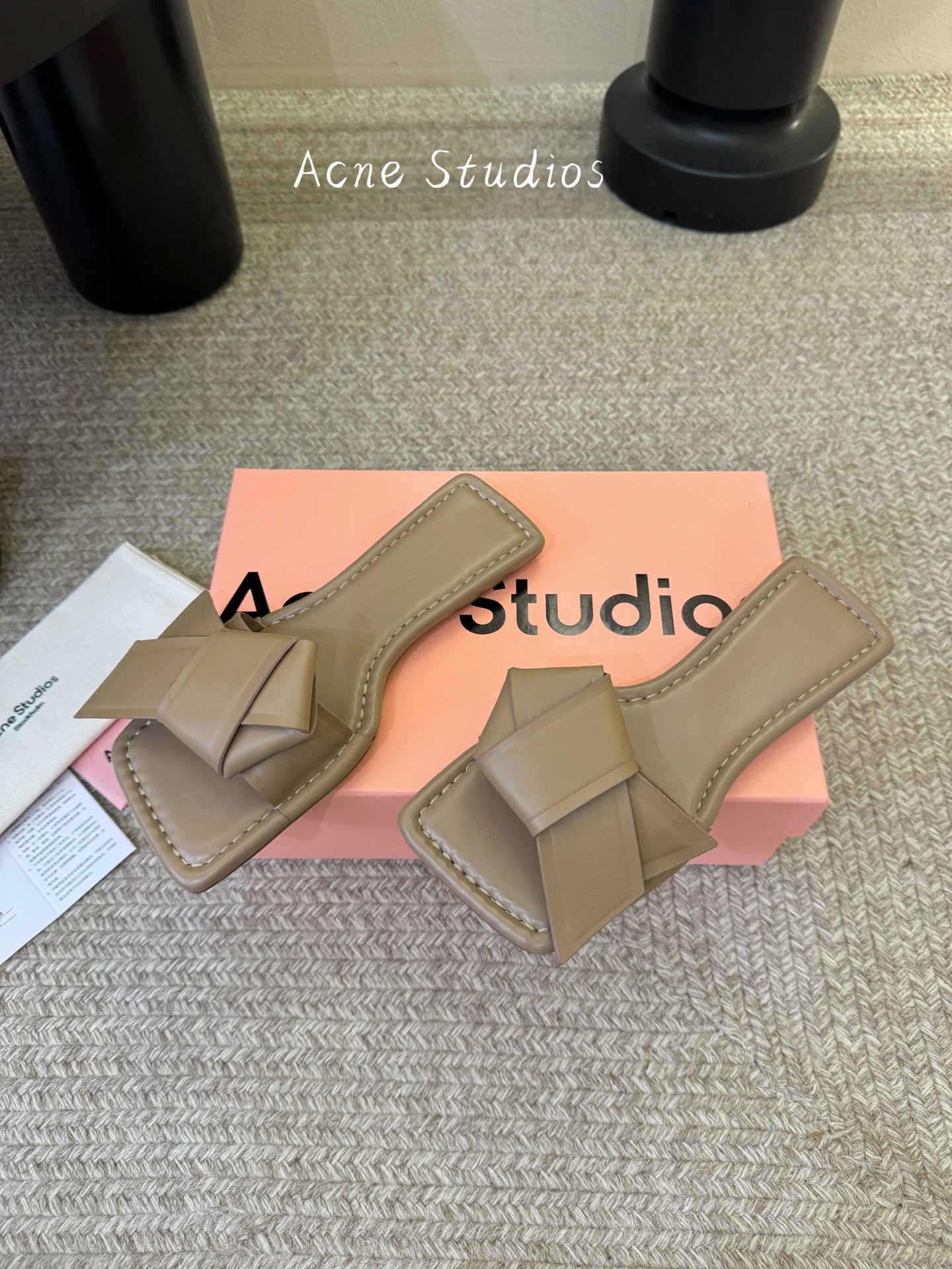 Acne Studio*26SS春夏新款折叠方头凉拖自带先锋艺术感的极简风夏日款，这双直接把设计感与松弛