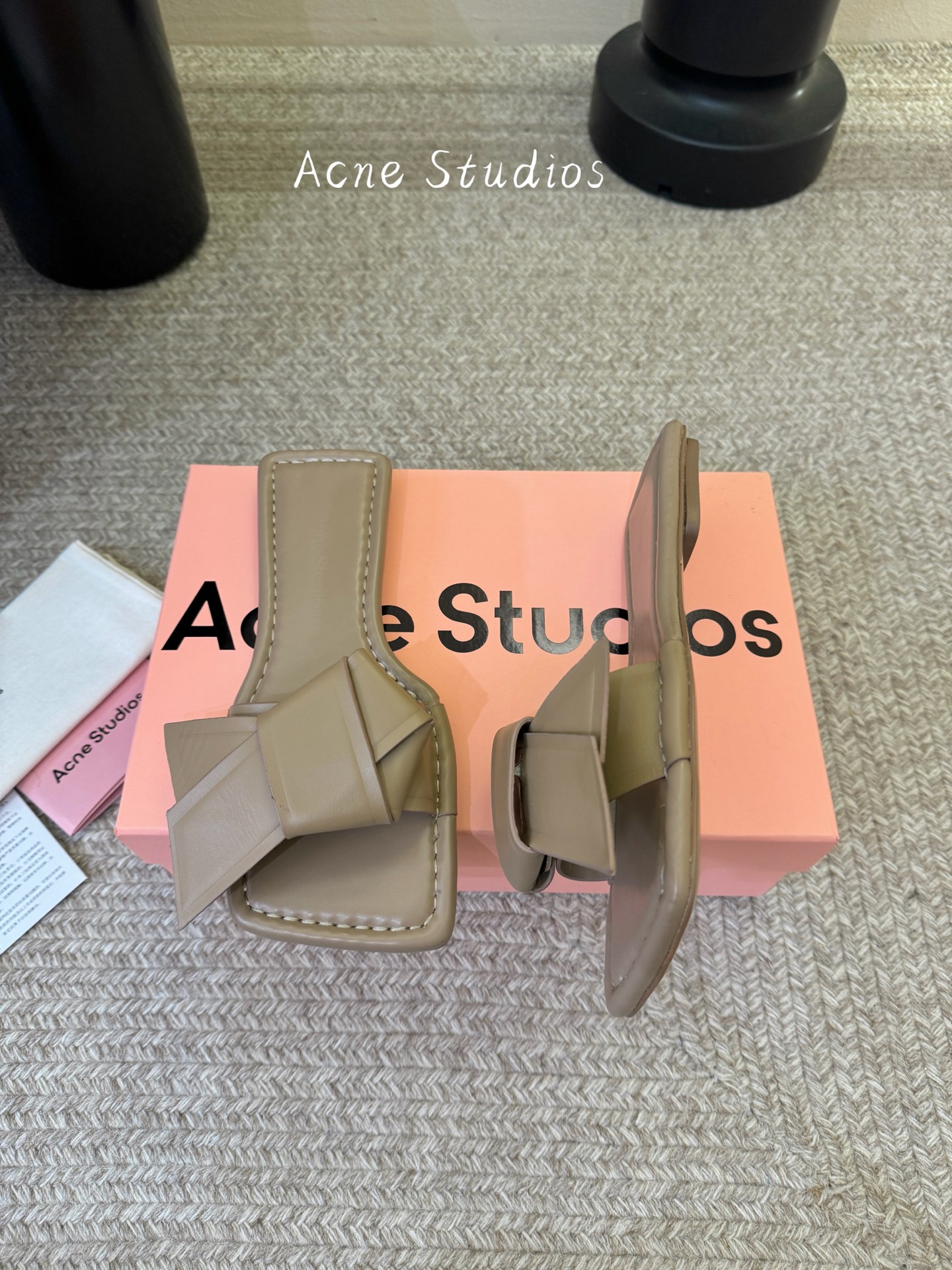 Acne Studio*26SS春夏新款折叠方头凉拖自带先锋艺术感的极简风夏日款，这双直接把设计感与松弛