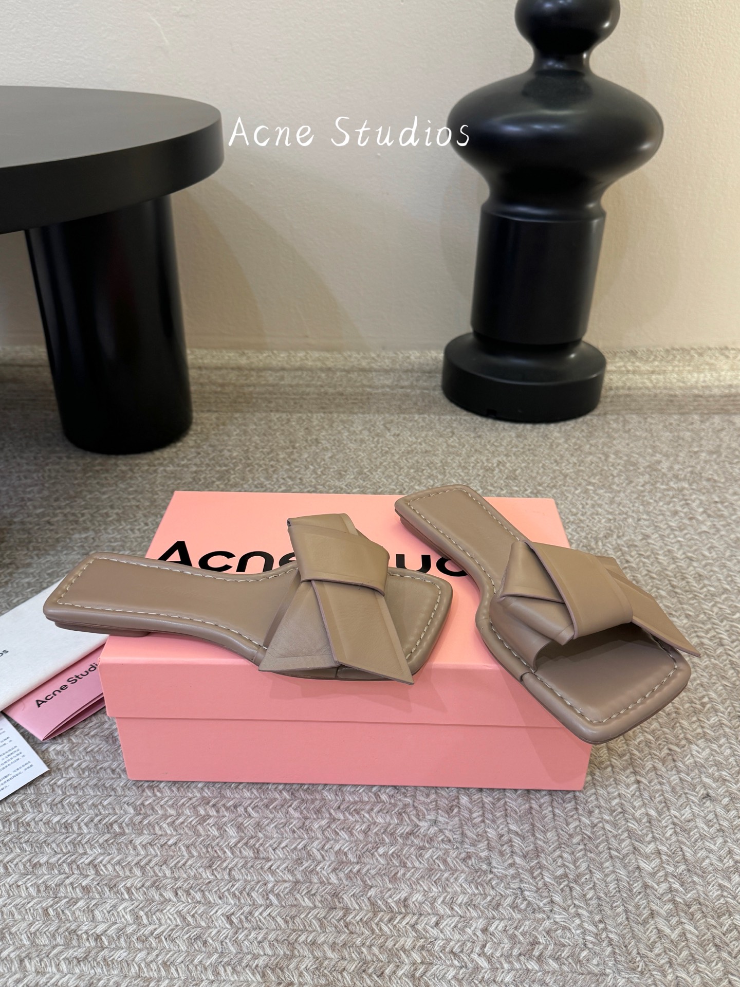 Acne Studio*26SS春夏新款折叠方头凉拖自带先锋艺术感的极简风夏日款，这双直接把设计感与松弛