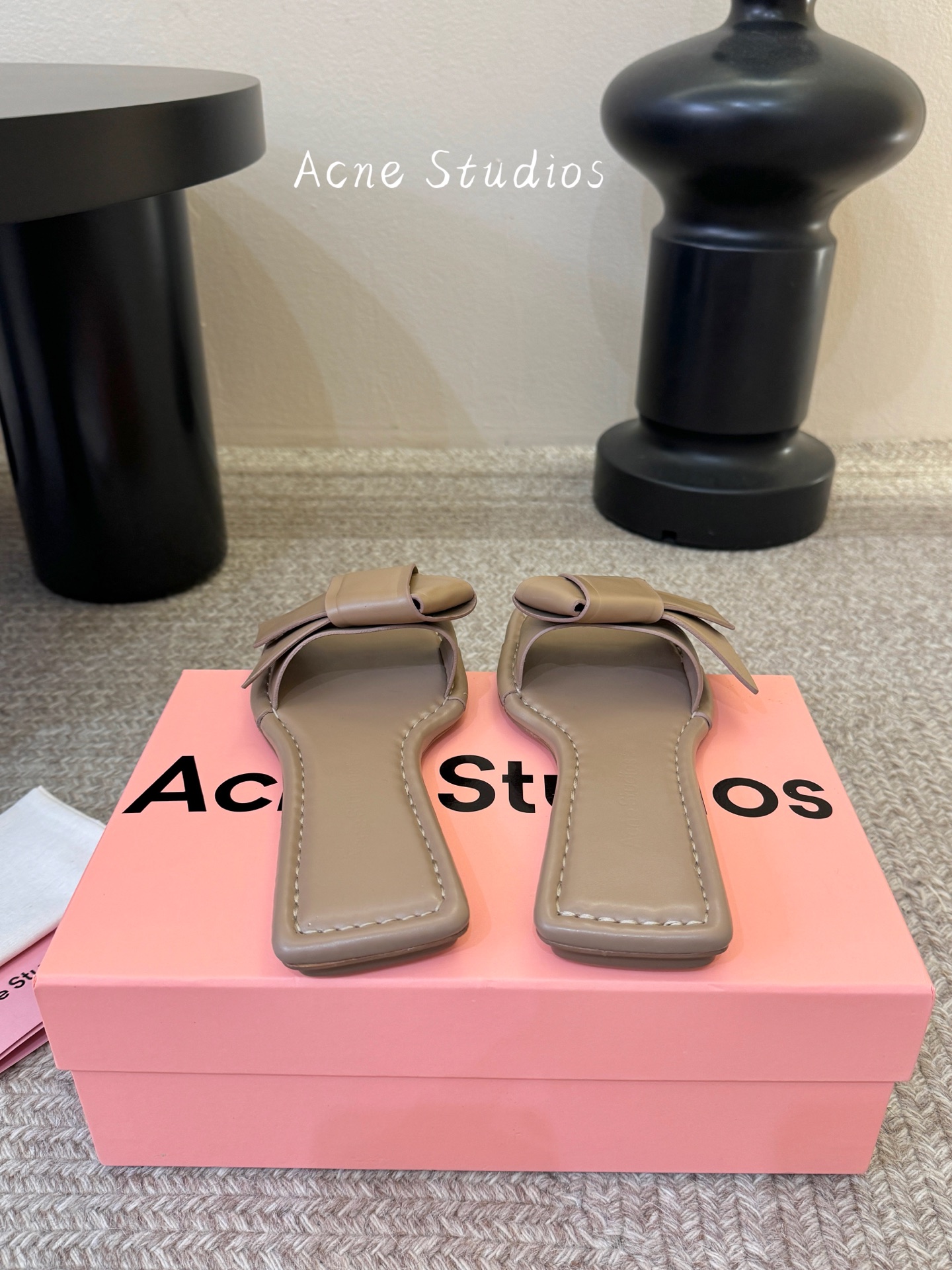 Acne Studio*26SS春夏新款折叠方头凉拖自带先锋艺术感的极简风夏日款，这双直接把设计感与松弛