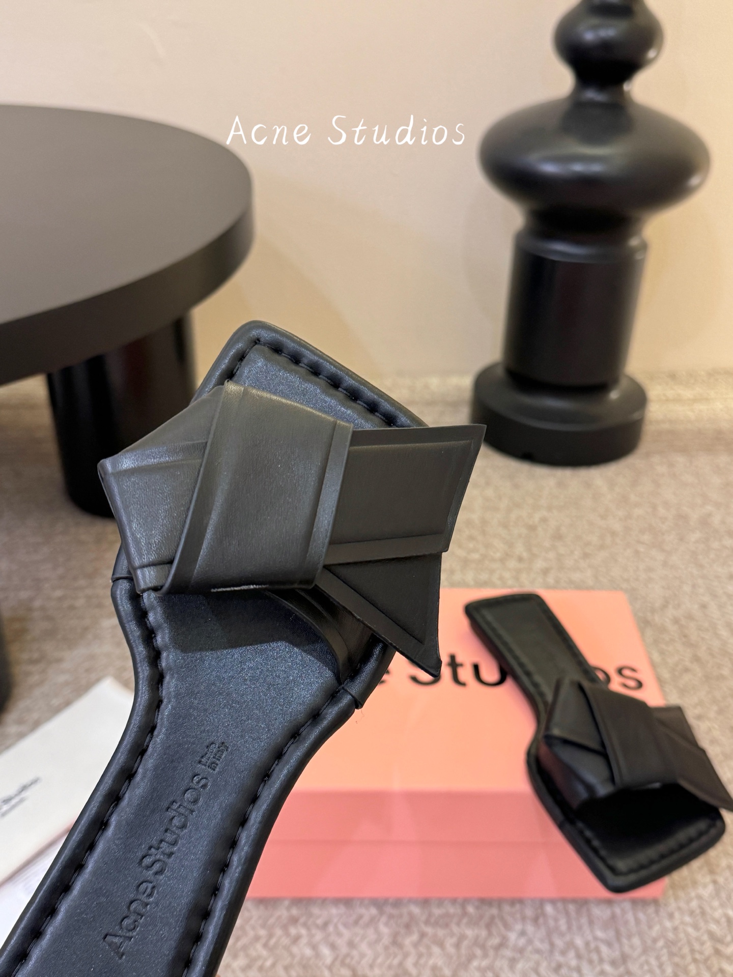Acne Studio*26SS春夏新款折叠方头凉拖自带先锋艺术感的极简风夏日款，这双直接把设计感与松弛