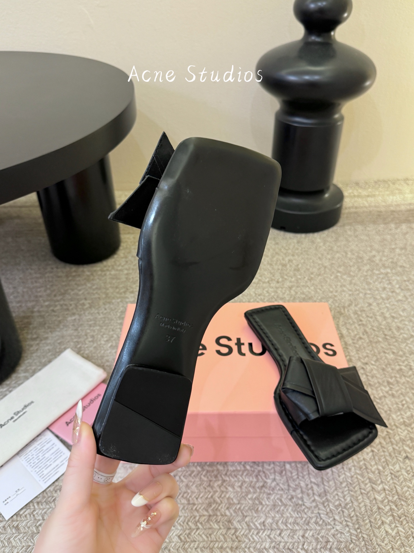 Acne Studio*26SS春夏新款折叠方头凉拖自带先锋艺术感的极简风夏日款，这双直接把设计感与松弛