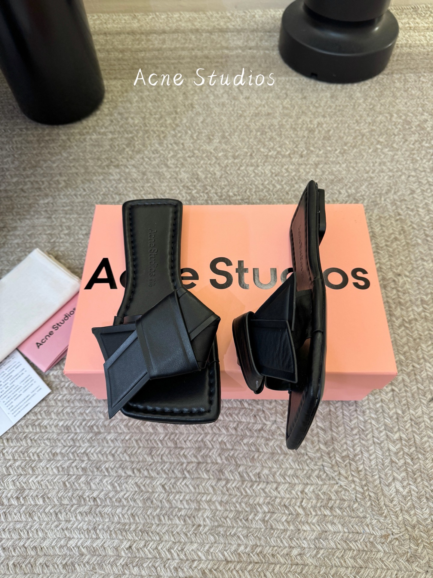 Acne Studio*26SS春夏新款折叠方头凉拖自带先锋艺术感的极简风夏日款，这双直接把设计感与松弛