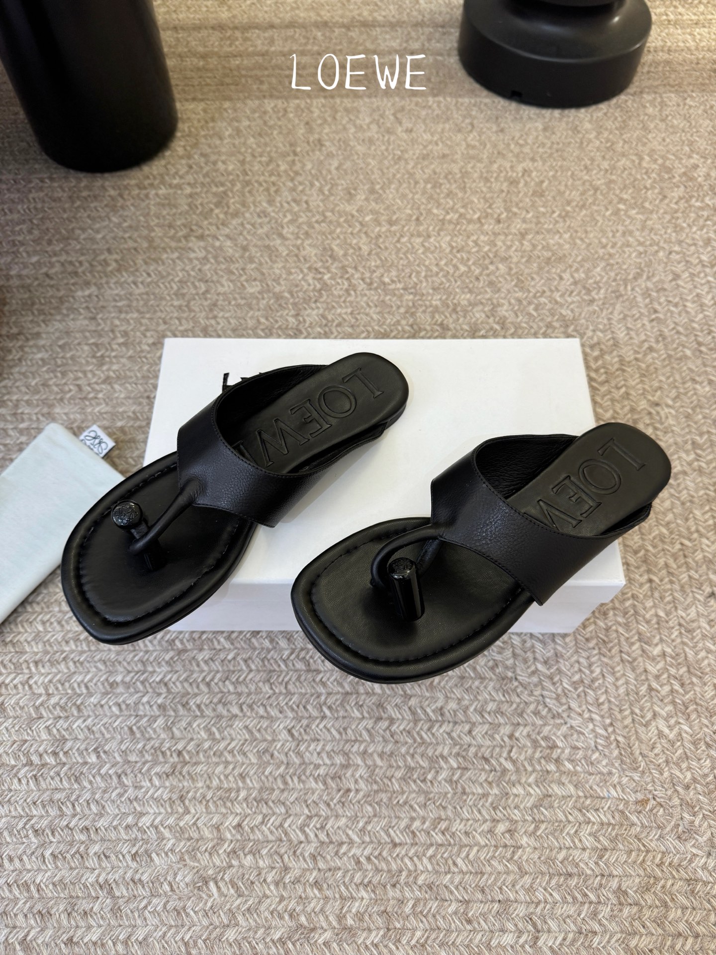 Loewe｜罗意威𝟐𝟎𝟐6春夏新品人字托凉鞋本季单品超级有意思❗️全网都火爆了，上脚好看，今年时髦必备单