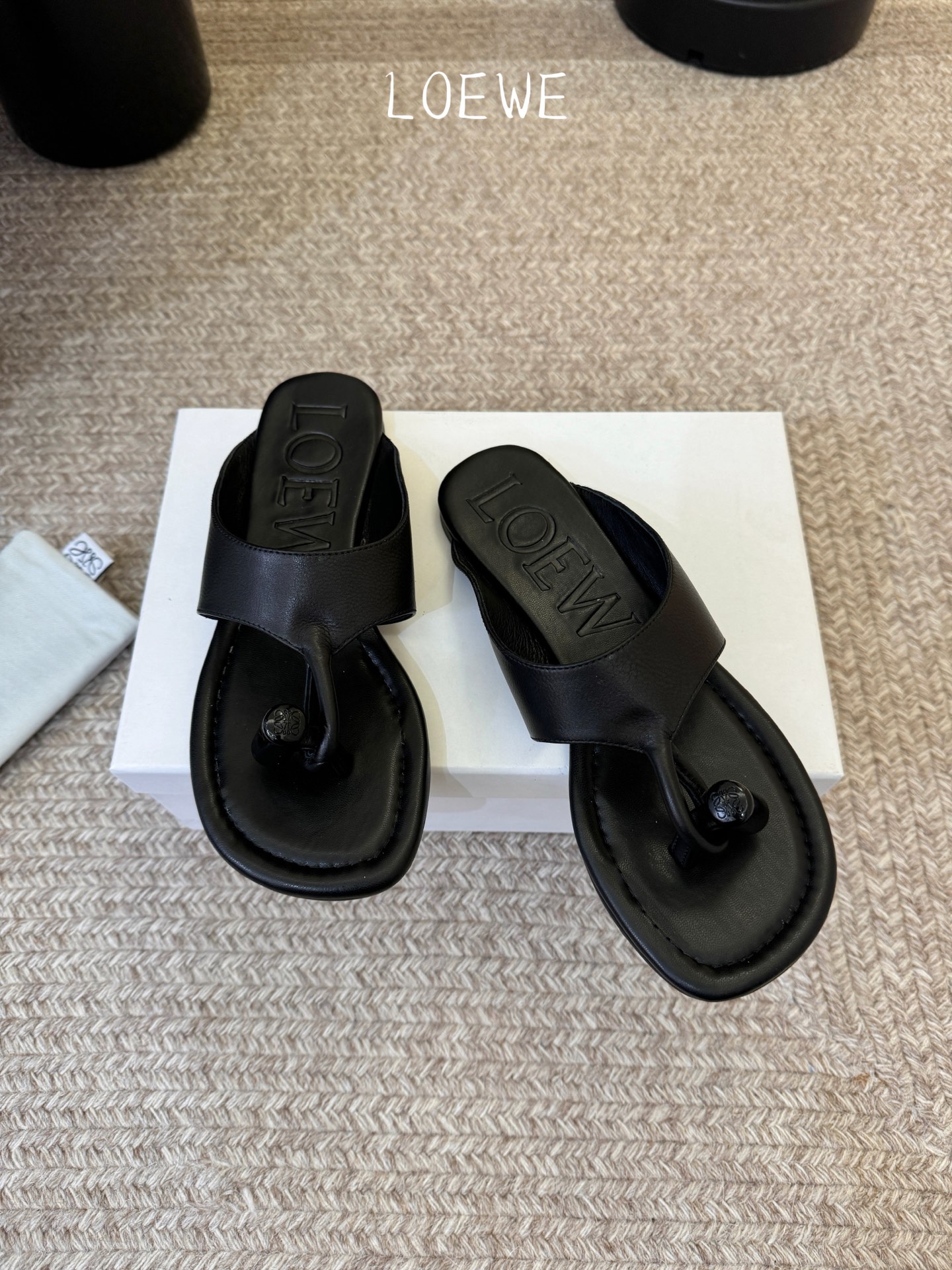 Loewe｜罗意威𝟐𝟎𝟐6春夏新品人字托凉鞋本季单品超级有意思❗️全网都火爆了，上脚好看，今年时髦必备单
