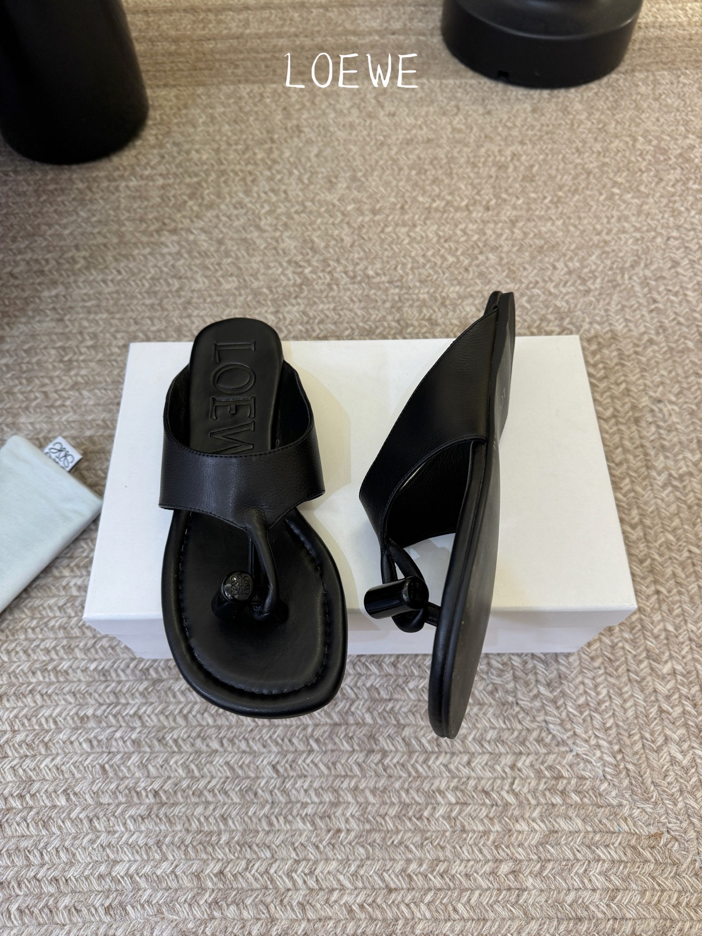Loewe｜罗意威𝟐𝟎𝟐6春夏新品人字托凉鞋本季单品超级有意思❗️全网都火爆了，上脚好看，今年时髦必备单