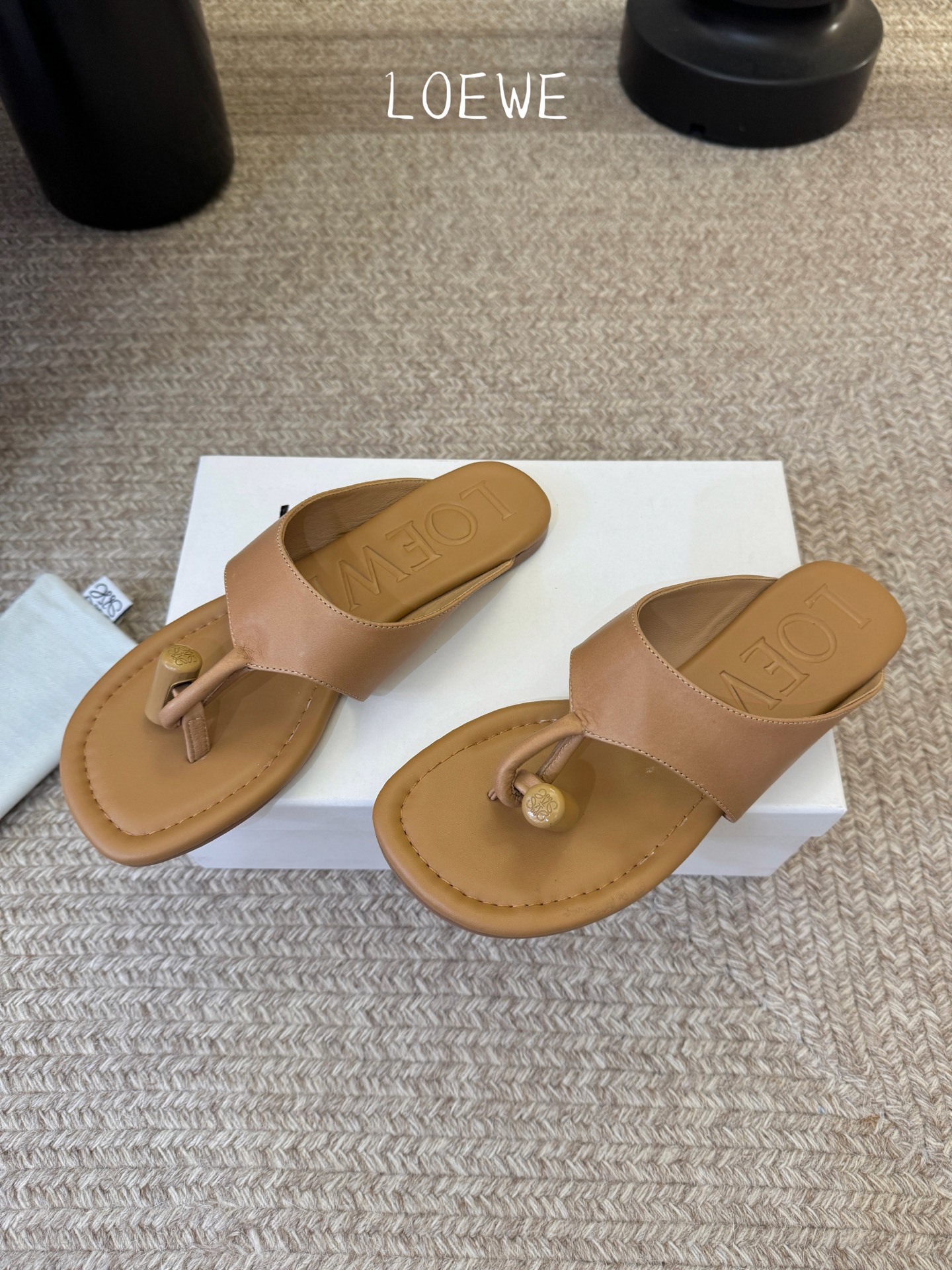 Loewe｜罗意威𝟐𝟎𝟐6春夏新品人字托凉鞋本季单品超级有意思❗️全网都火爆了，上脚好看，今年时髦必备单