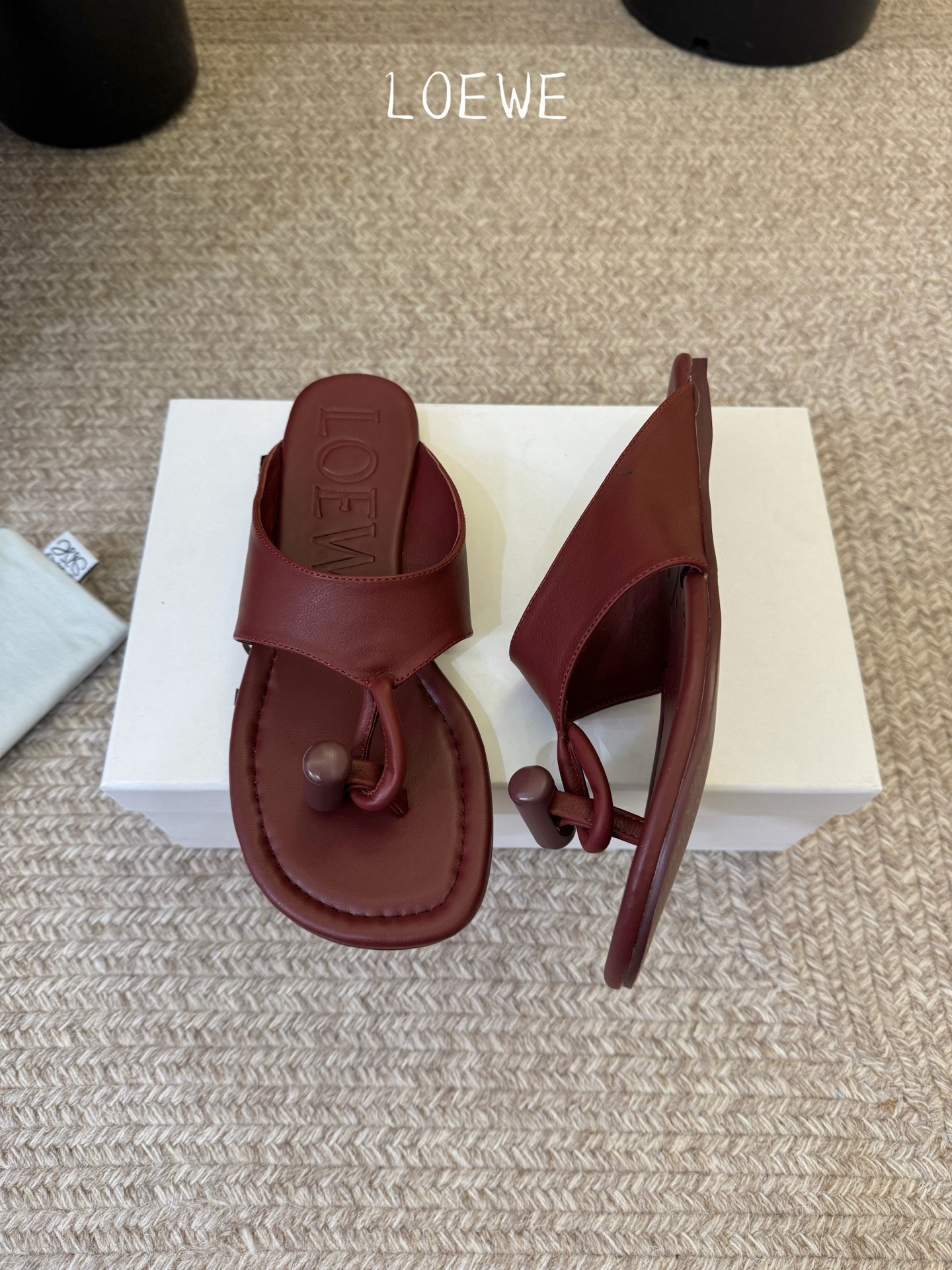 Loewe｜罗意威𝟐𝟎𝟐6春夏新品人字托凉鞋本季单品超级有意思❗️全网都火爆了，上脚好看，今年时髦必备单