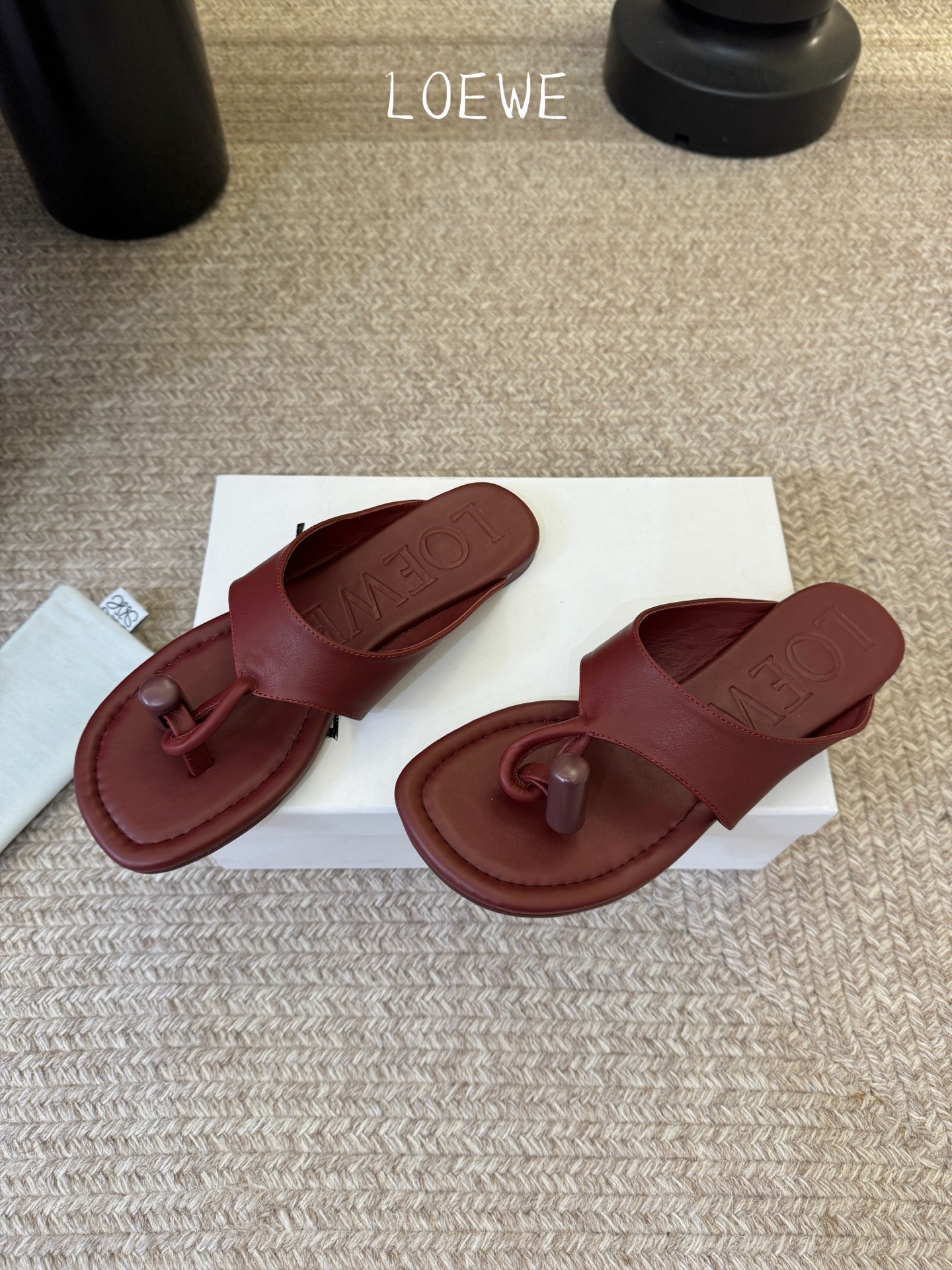 Loewe｜罗意威𝟐𝟎𝟐6春夏新品人字托凉鞋本季单品超级有意思❗️全网都火爆了，上脚好看，今年时髦必备单