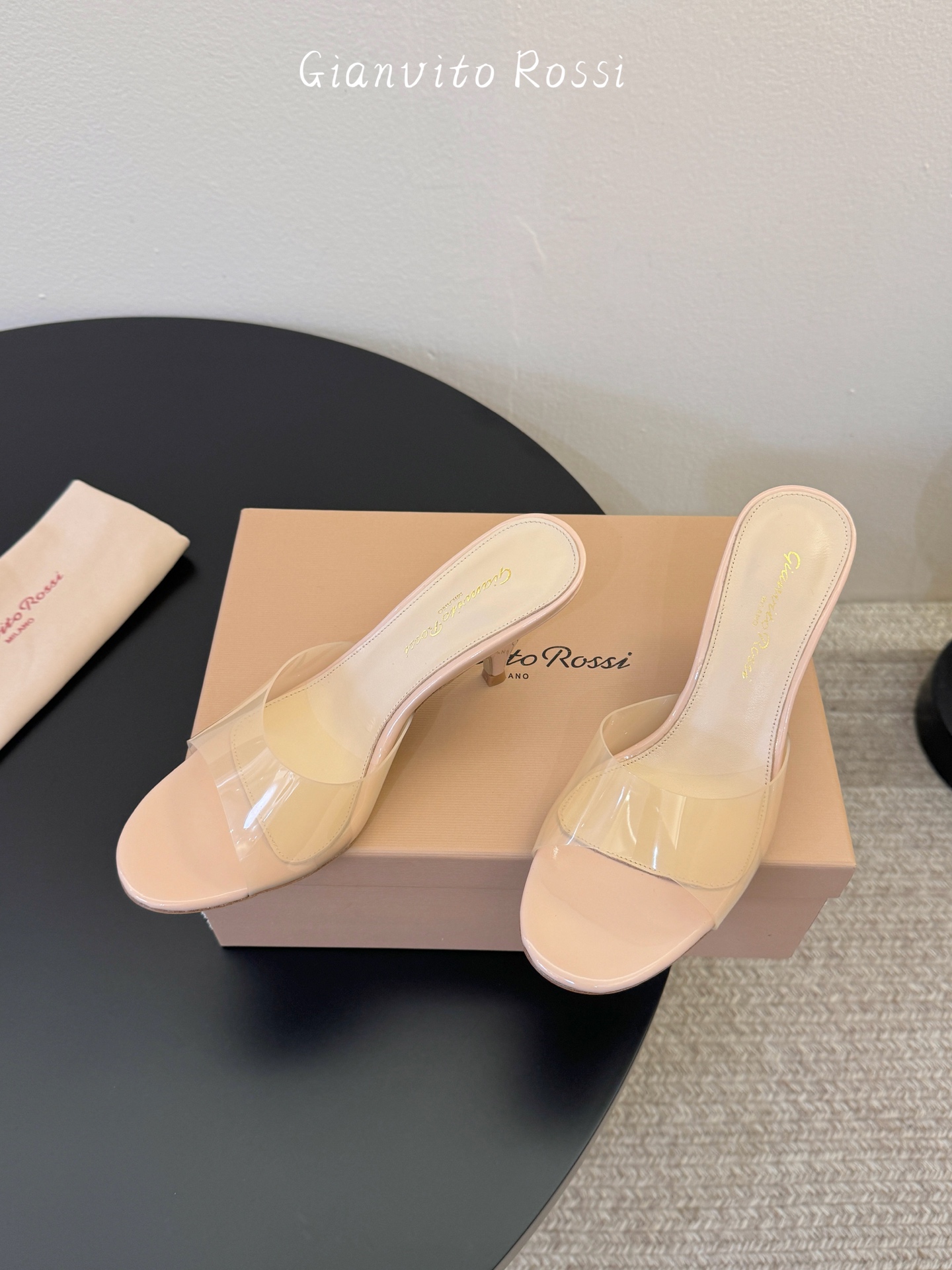 gianvito rossi26春夏新款tpu拖鞋，鞋面进口tpu柔软不闷脚，意大利原色真皮底，跟高7c