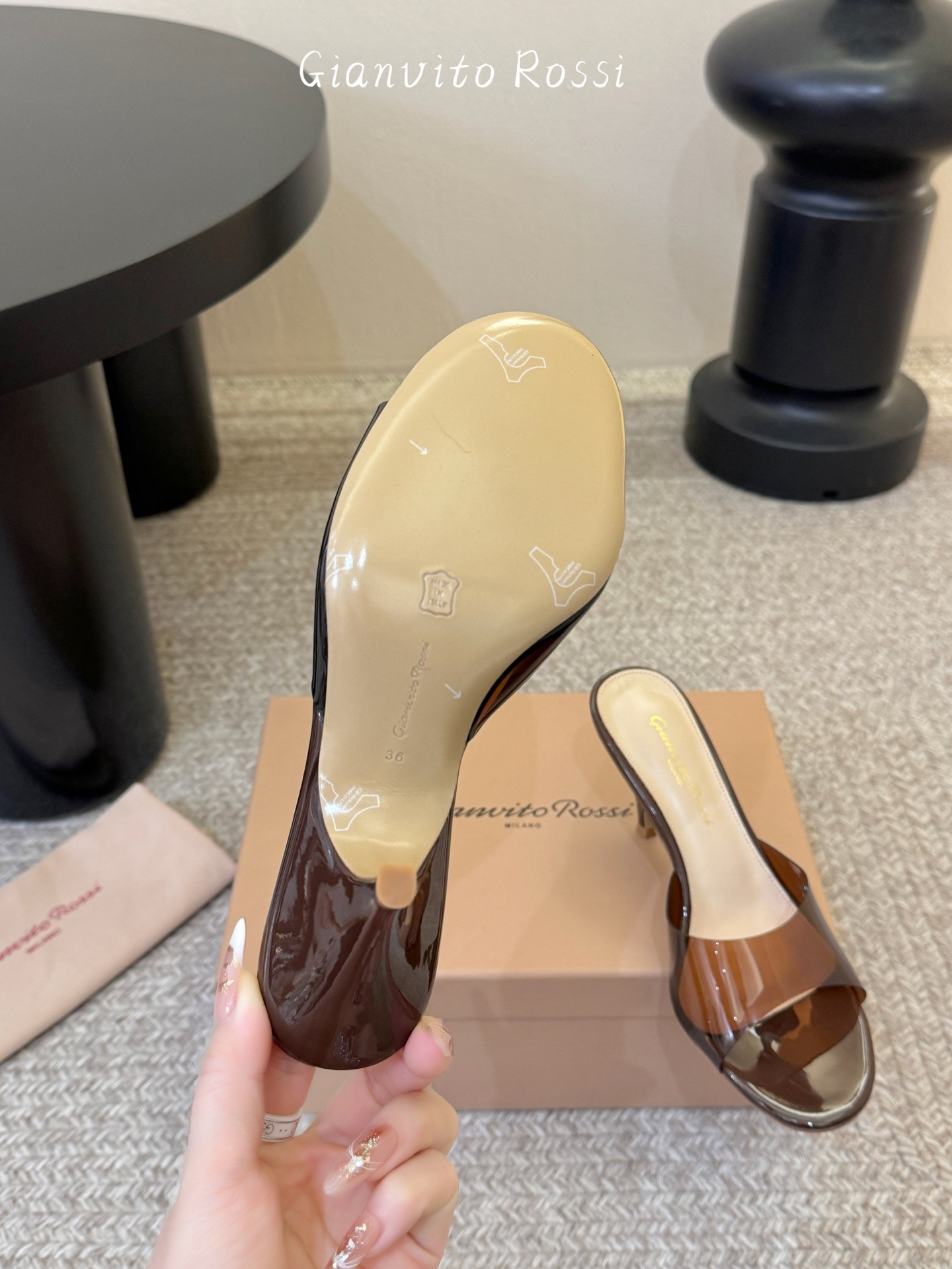 gianvito rossi26春夏新款tpu拖鞋，鞋面进口tpu柔软不闷脚，意大利原色真皮底，跟高7c