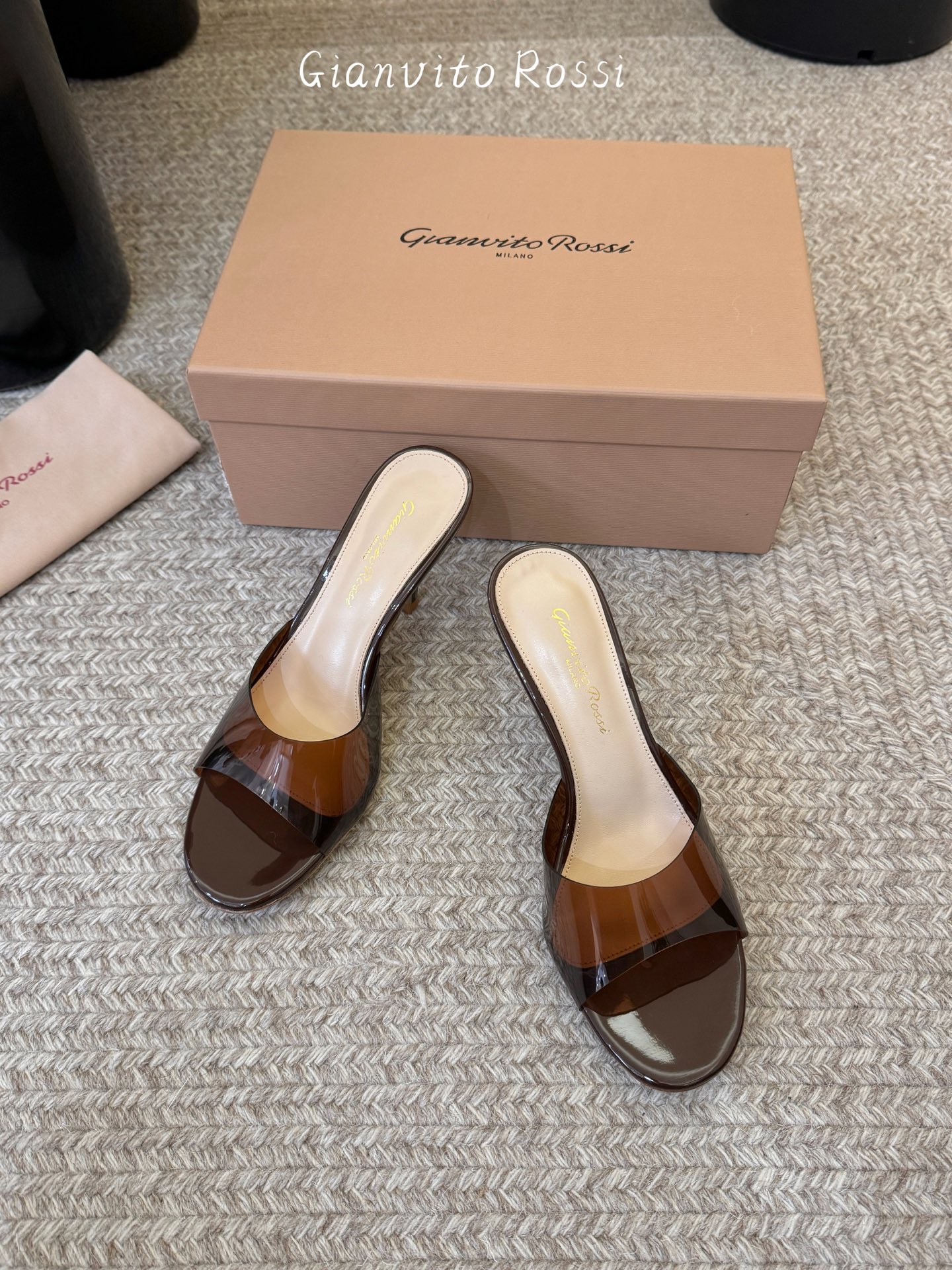 gianvito rossi26春夏新款tpu拖鞋，鞋面进口tpu柔软不闷脚，意大利原色真皮底，跟高7c