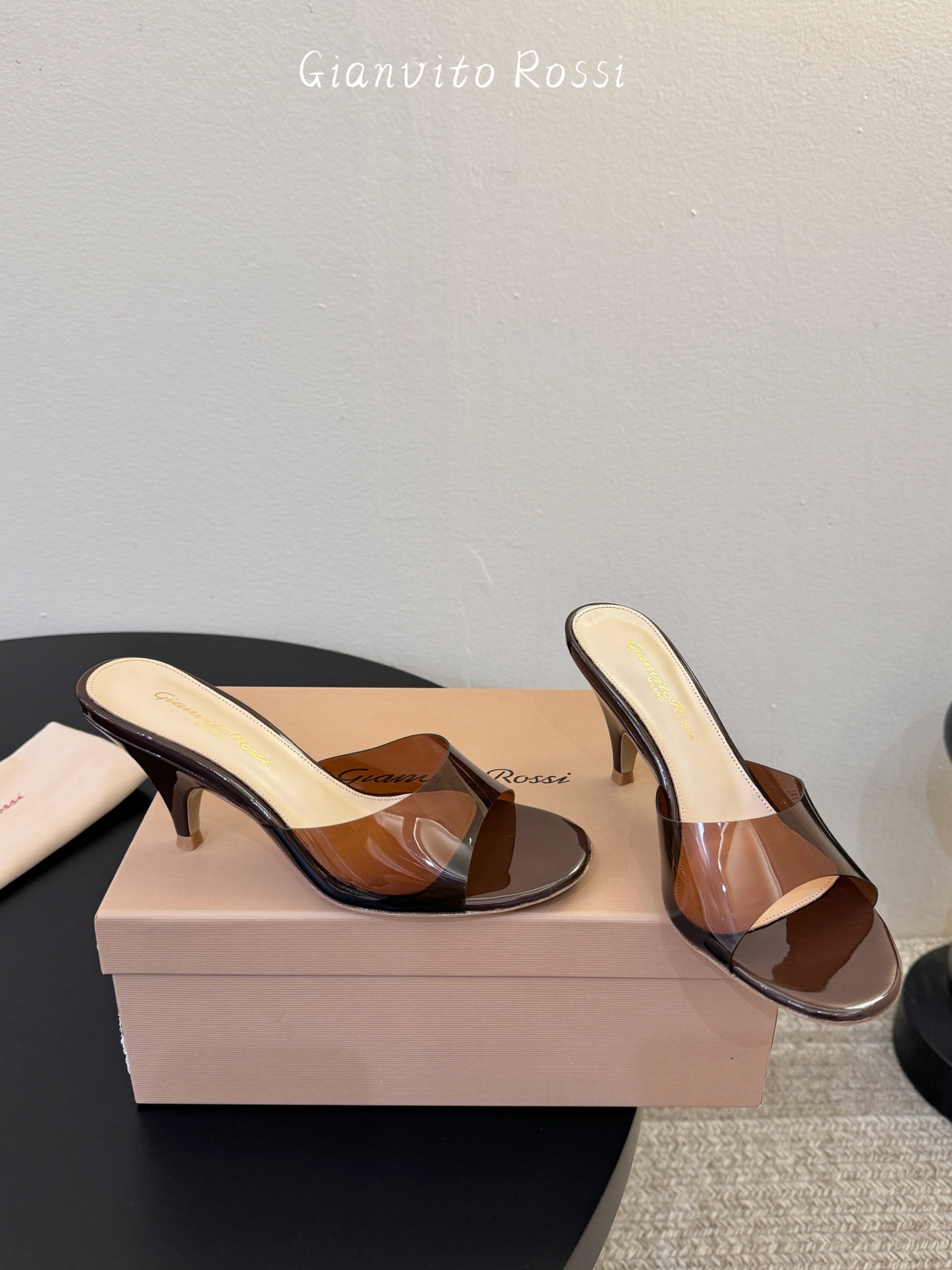 gianvito rossi26春夏新款tpu拖鞋，鞋面进口tpu柔软不闷脚，意大利原色真皮底，跟高7c