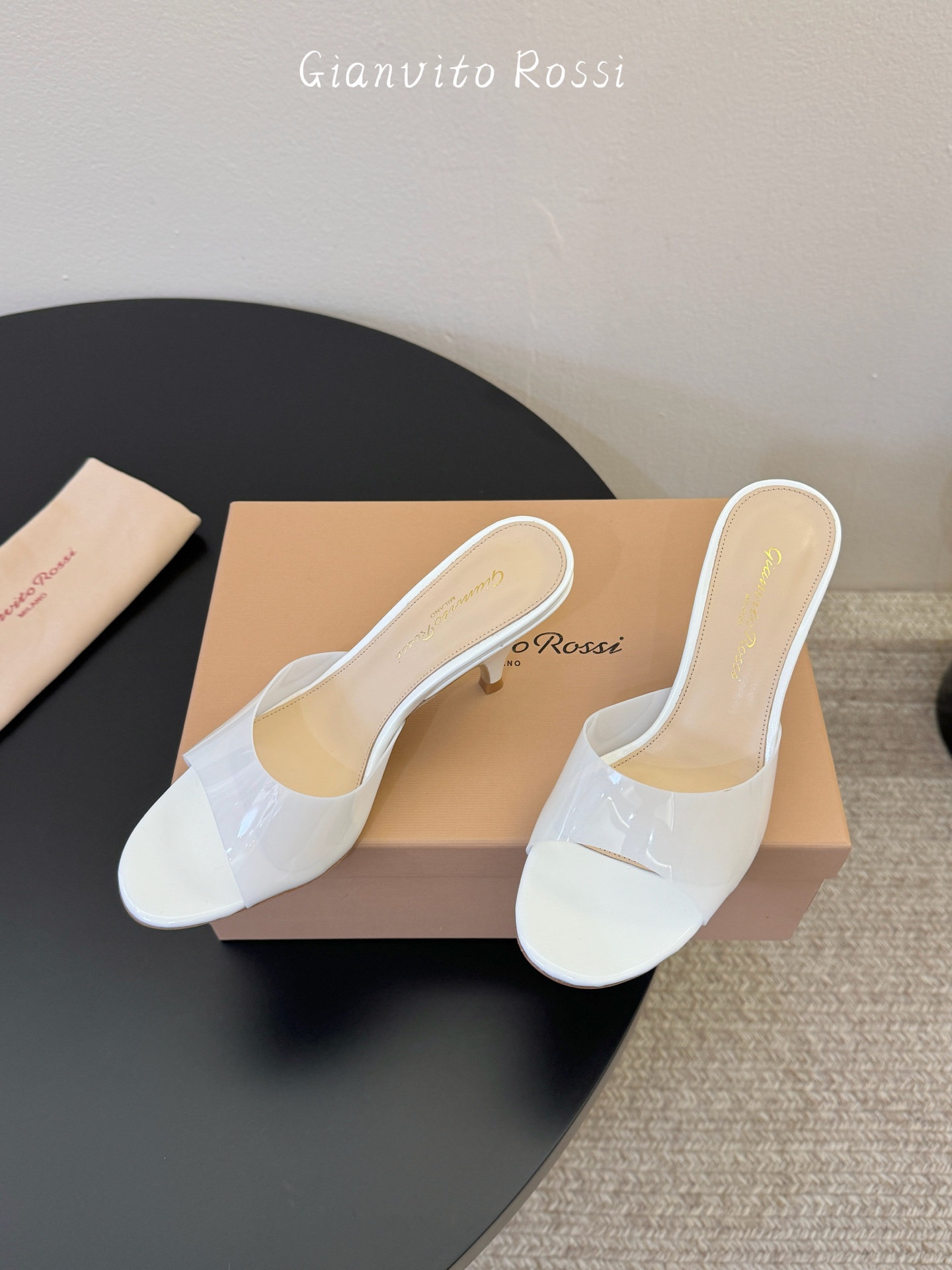 gianvito rossi26春夏新款tpu拖鞋，鞋面进口tpu柔软不闷脚，意大利原色真皮底，跟高7c