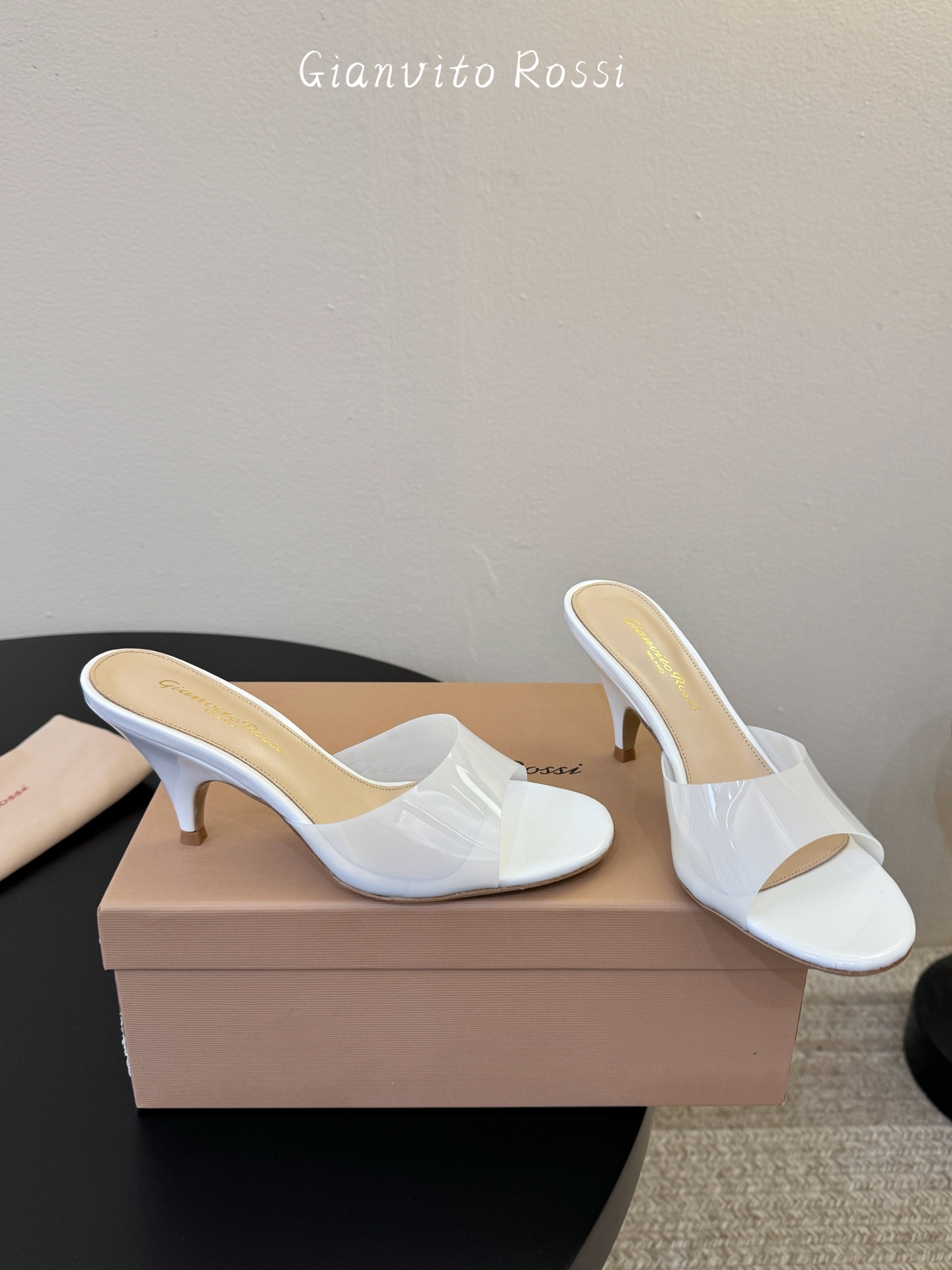 gianvito rossi26春夏新款tpu拖鞋，鞋面进口tpu柔软不闷脚，意大利原色真皮底，跟高7c