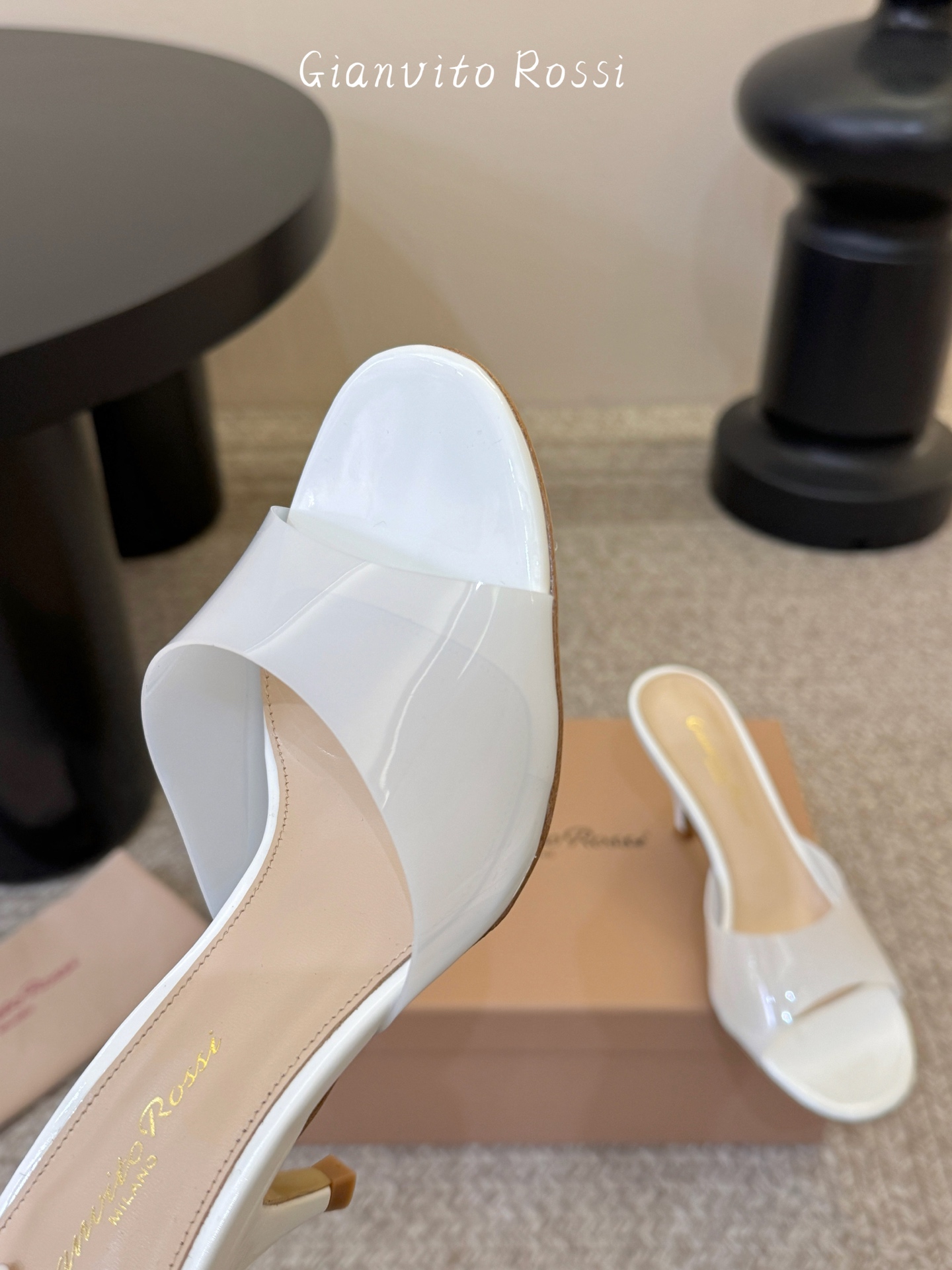gianvito rossi26春夏新款tpu拖鞋，鞋面进口tpu柔软不闷脚，意大利原色真皮底，跟高7c