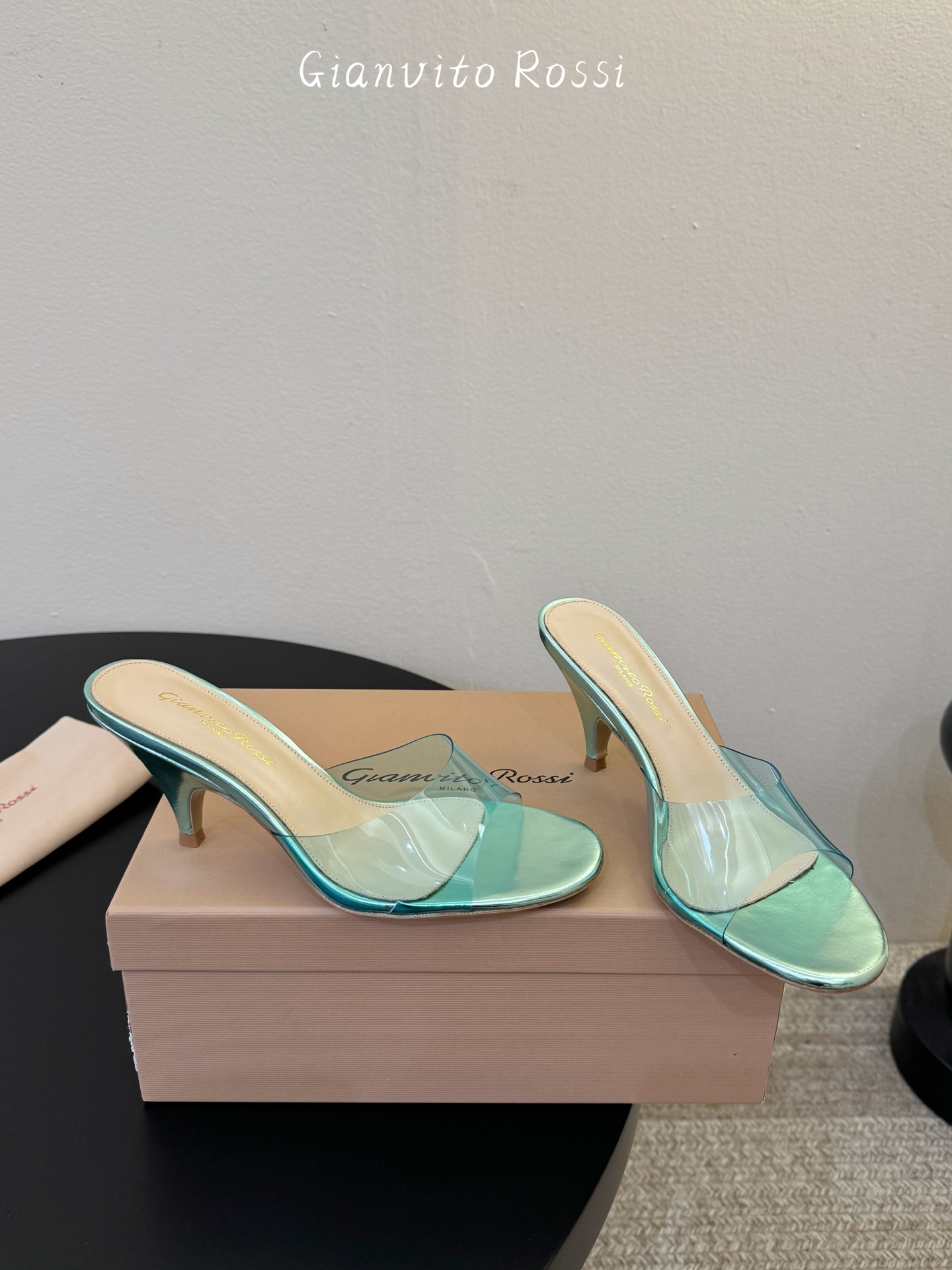gianvito rossi26春夏新款tpu拖鞋，鞋面进口tpu柔软不闷脚，意大利原色真皮底，跟高7c