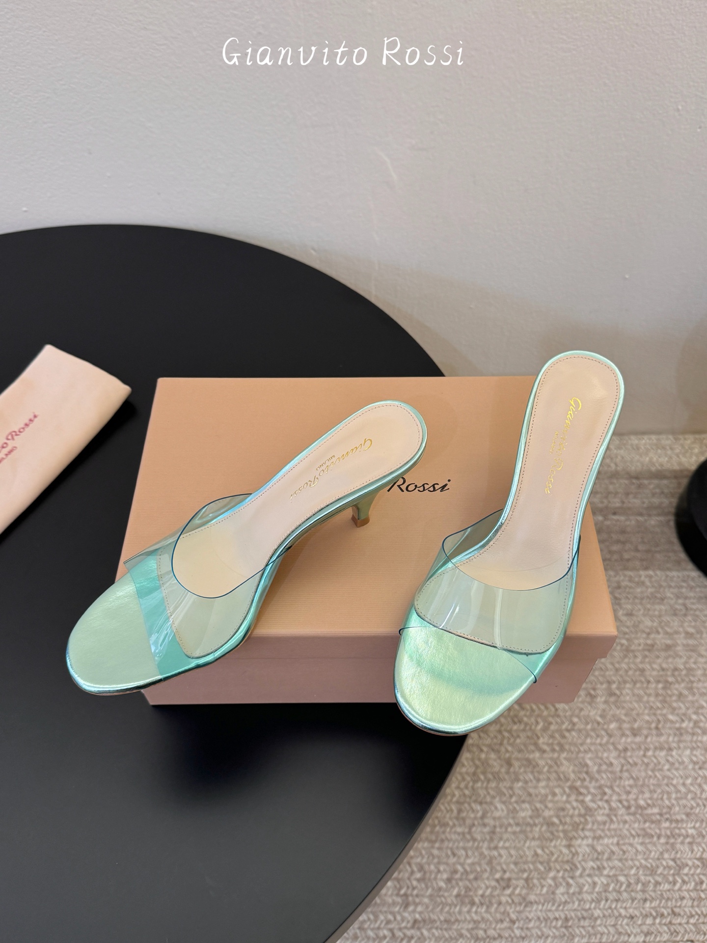 gianvito rossi26春夏新款tpu拖鞋，鞋面进口tpu柔软不闷脚，意大利原色真皮底，跟高7c