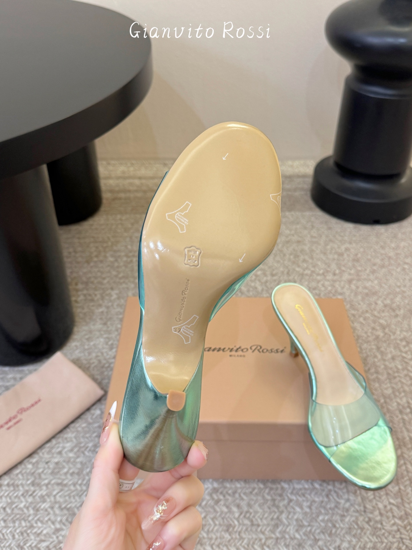 gianvito rossi26春夏新款tpu拖鞋，鞋面进口tpu柔软不闷脚，意大利原色真皮底，跟高7c