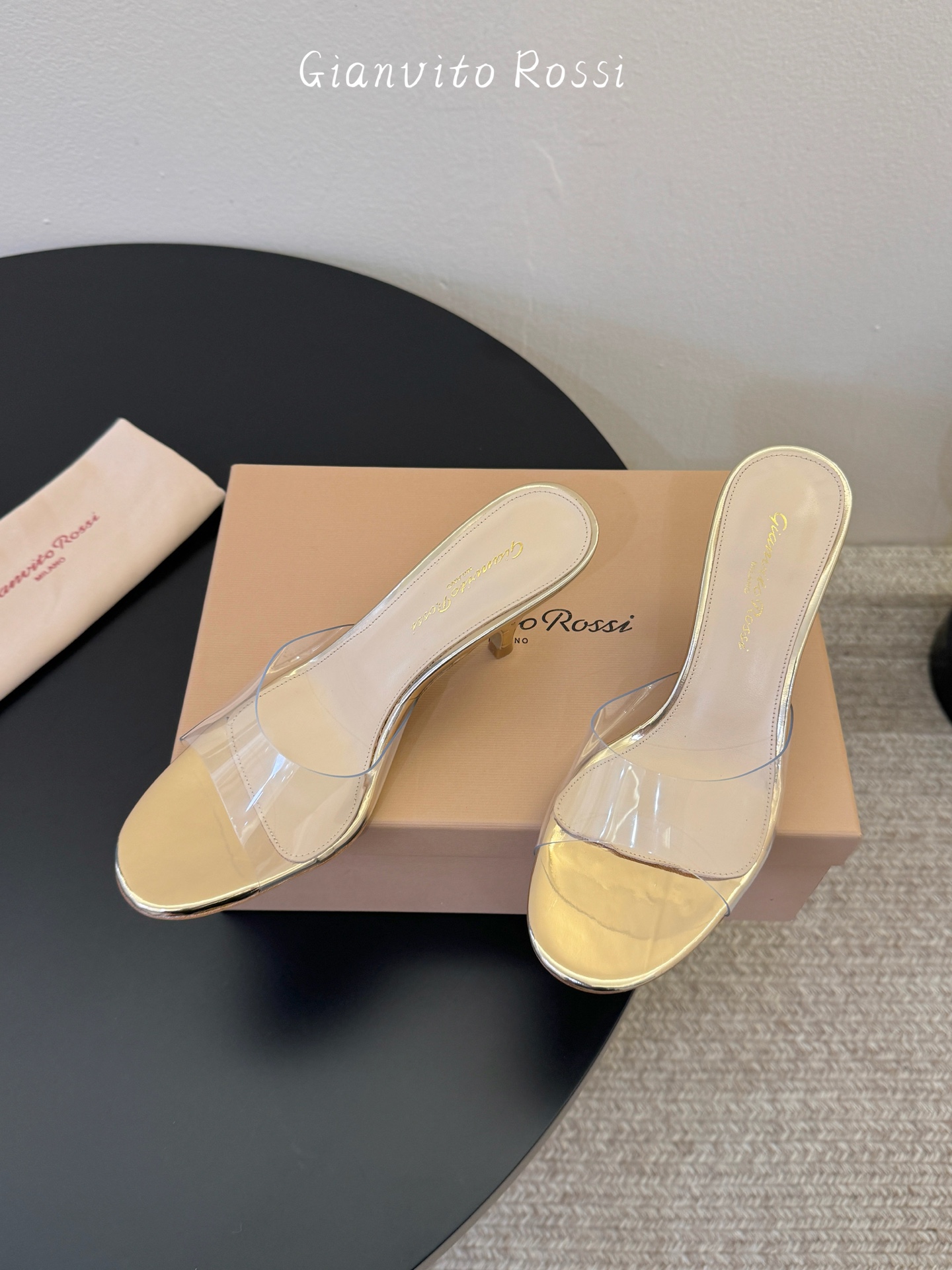 gianvito rossi26春夏新款tpu拖鞋，鞋面进口tpu柔软不闷脚，意大利原色真皮底，跟高7c