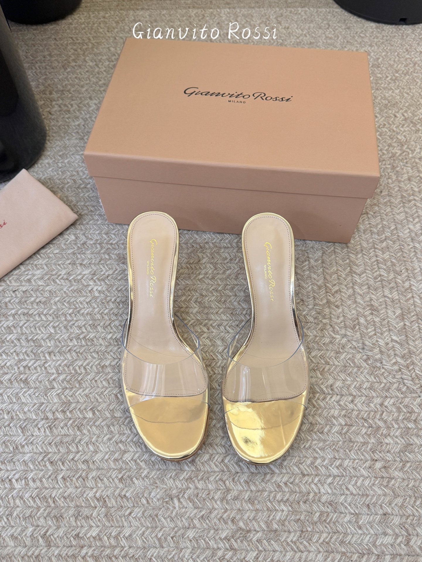 gianvito rossi26春夏新款tpu拖鞋，鞋面进口tpu柔软不闷脚，意大利原色真皮底，跟高7c