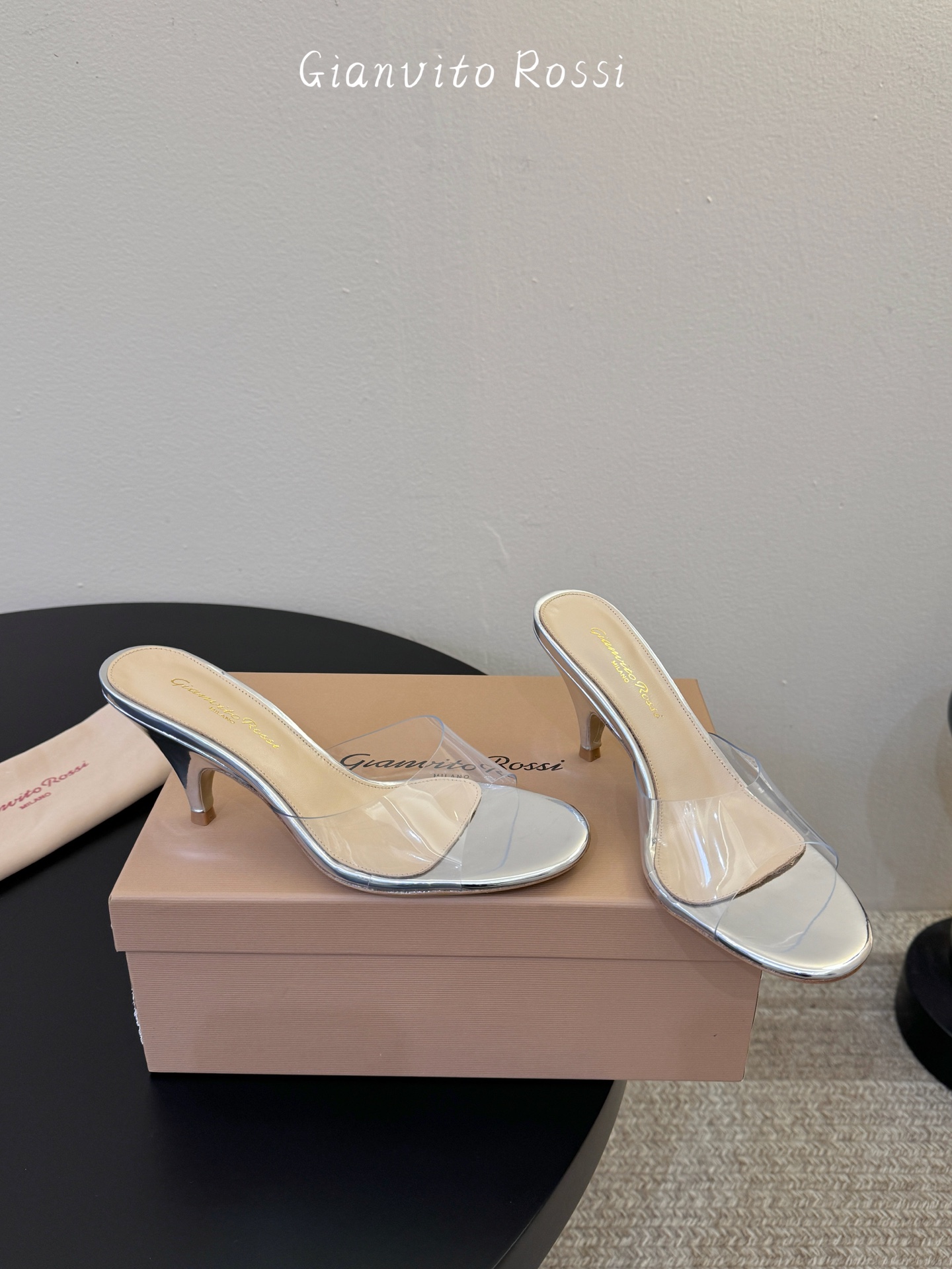 gianvito rossi26春夏新款tpu拖鞋，鞋面进口tpu柔软不闷脚，意大利原色真皮底，跟高7c