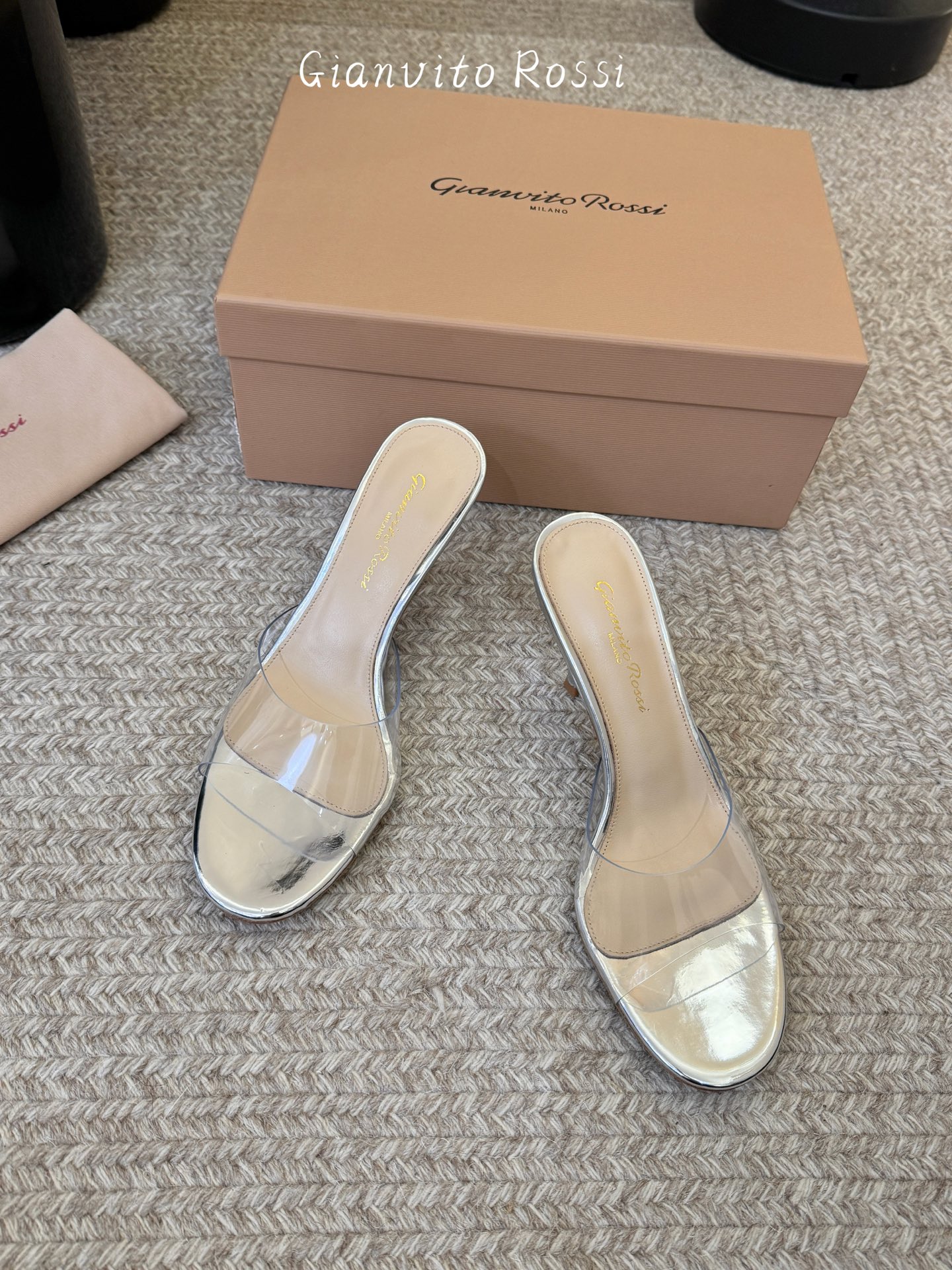 gianvito rossi26春夏新款tpu拖鞋，鞋面进口tpu柔软不闷脚，意大利原色真皮底，跟高7c