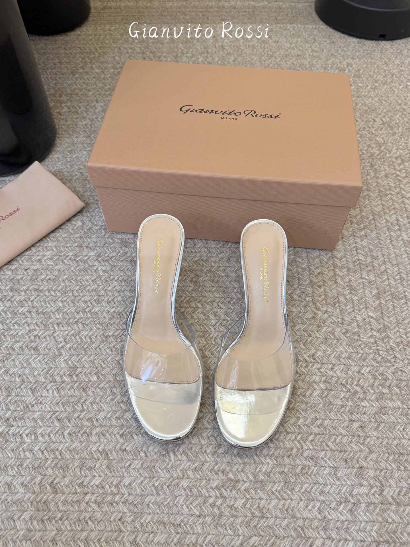 gianvito rossi26春夏新款tpu拖鞋，鞋面进口tpu柔软不闷脚，意大利原色真皮底，跟高7c