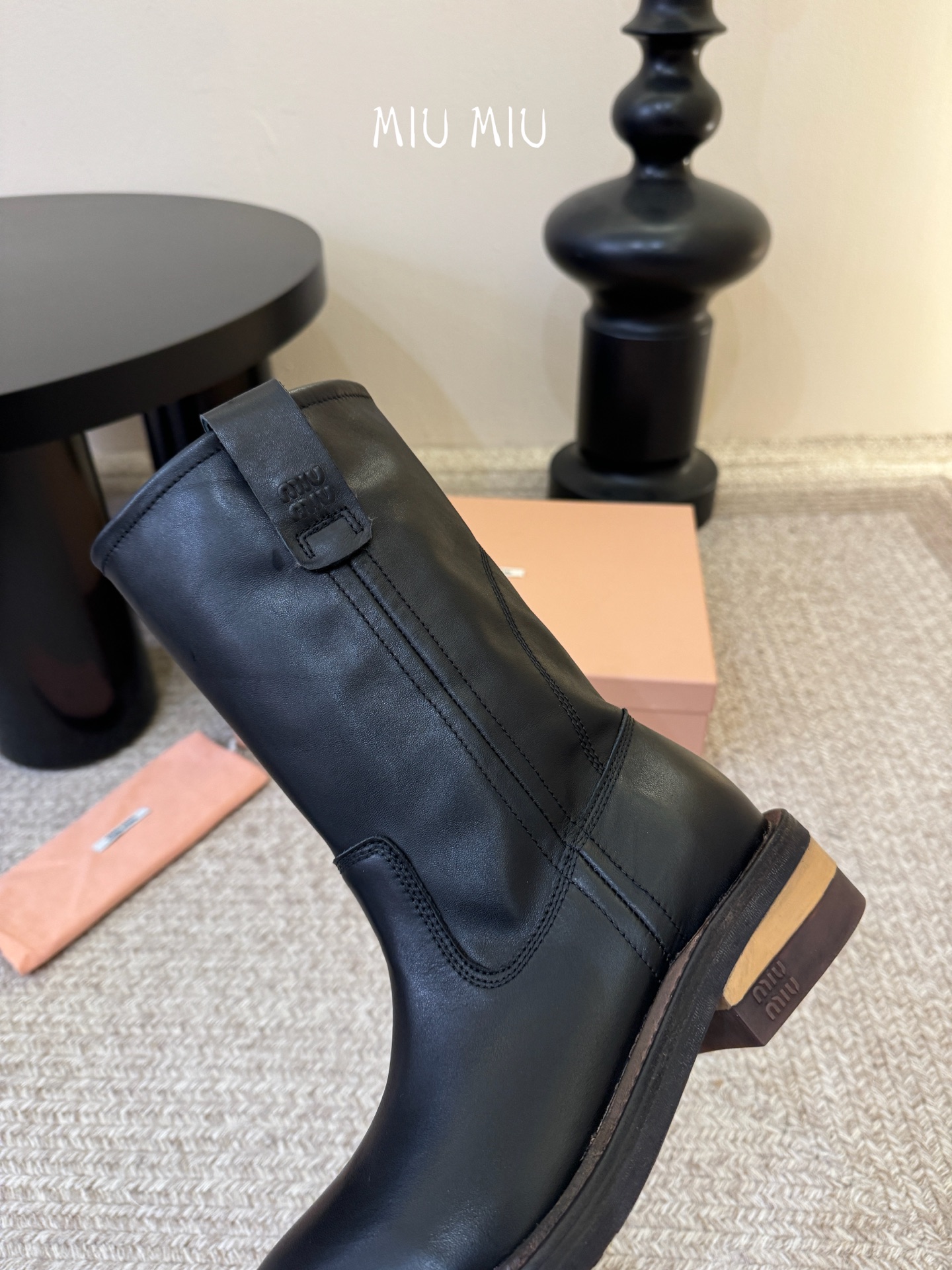 MiuMiu/缪缪 秋冬走秀款西部系列·复古做旧堆堆靴机车靴马丁靴今年最值得入手的靴子 没有之一！超多网