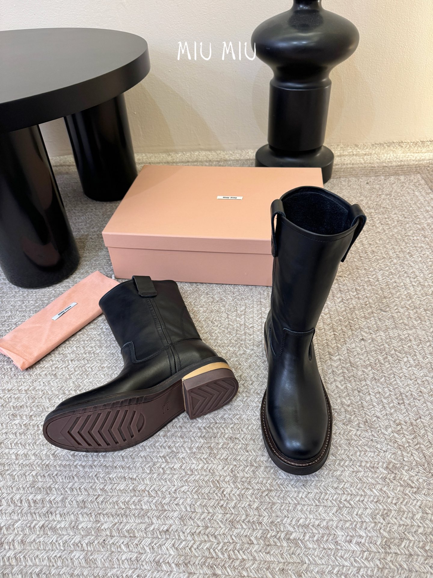 MiuMiu/缪缪 秋冬走秀款西部系列·复古做旧堆堆靴机车靴马丁靴今年最值得入手的靴子 没有之一！超多网
