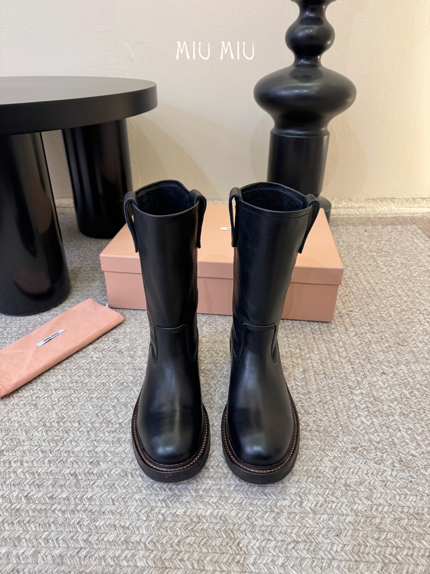 MiuMiu/缪缪 秋冬走秀款西部系列·复古做旧堆堆靴机车靴马丁靴今年最值得入手的靴子 没有之一！超多网