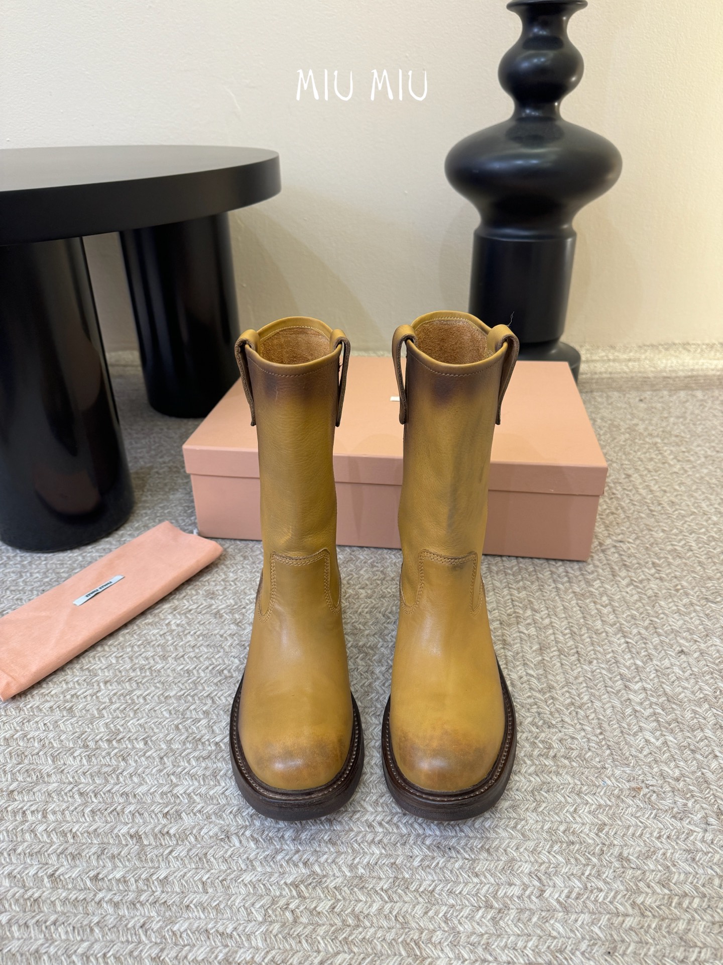 MiuMiu/缪缪 秋冬走秀款西部系列·复古做旧堆堆靴机车靴马丁靴今年最值得入手的靴子 没有之一！超多网