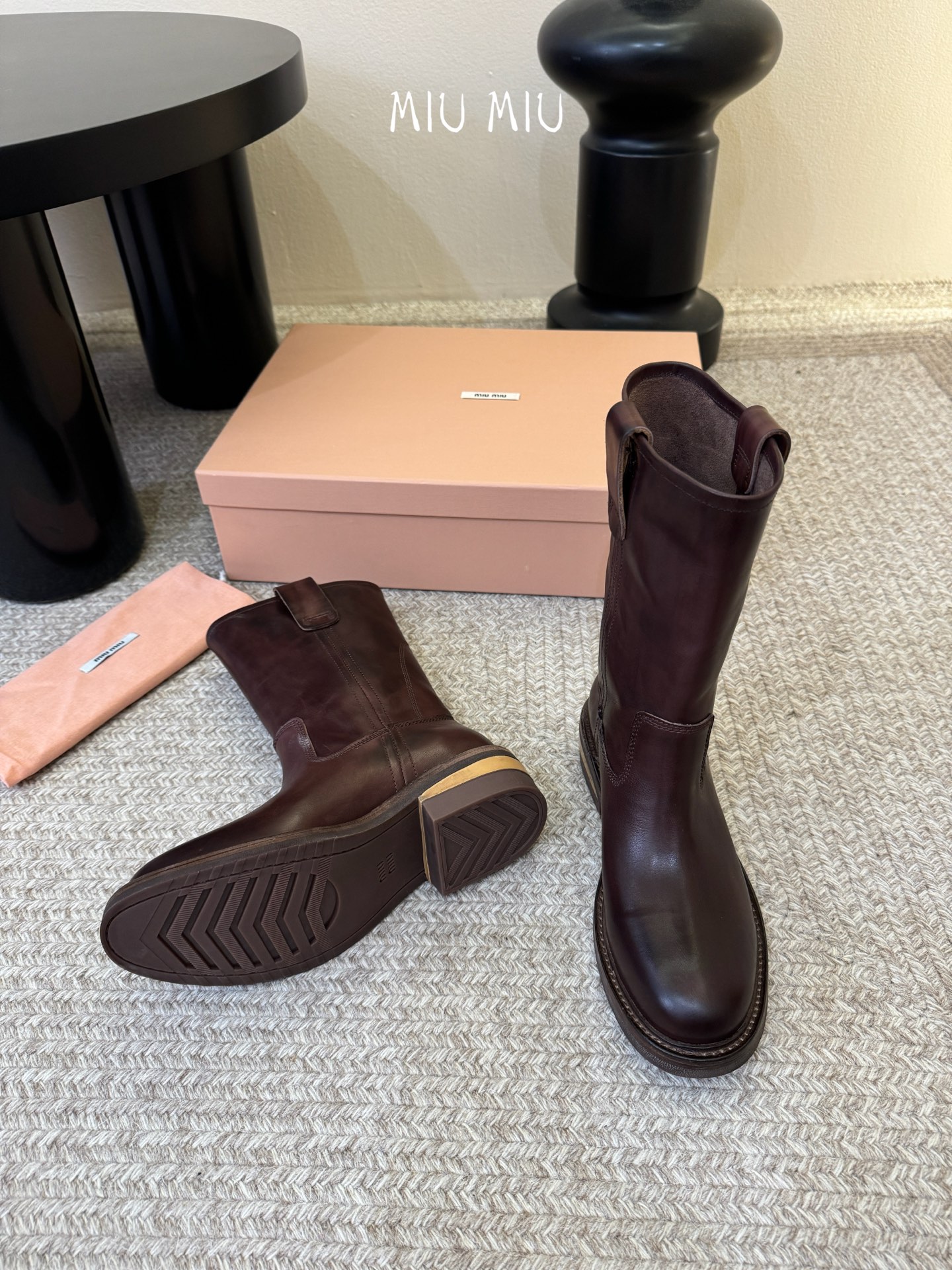 MiuMiu/缪缪 秋冬走秀款西部系列·复古做旧堆堆靴机车靴马丁靴今年最值得入手的靴子 没有之一！超多网