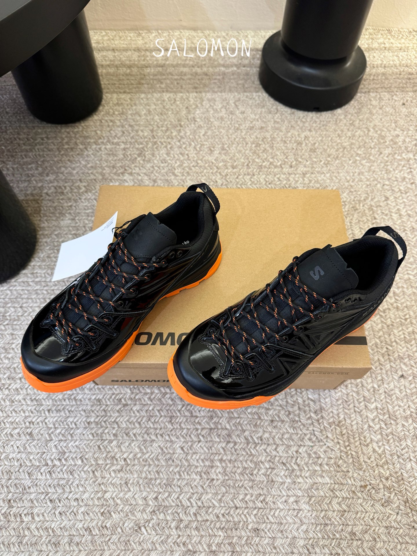 Salomon XT-4联名款运动鞋​​👟Salomon XT-4联名款，经典户外鞋型+时尚设计，黑色网