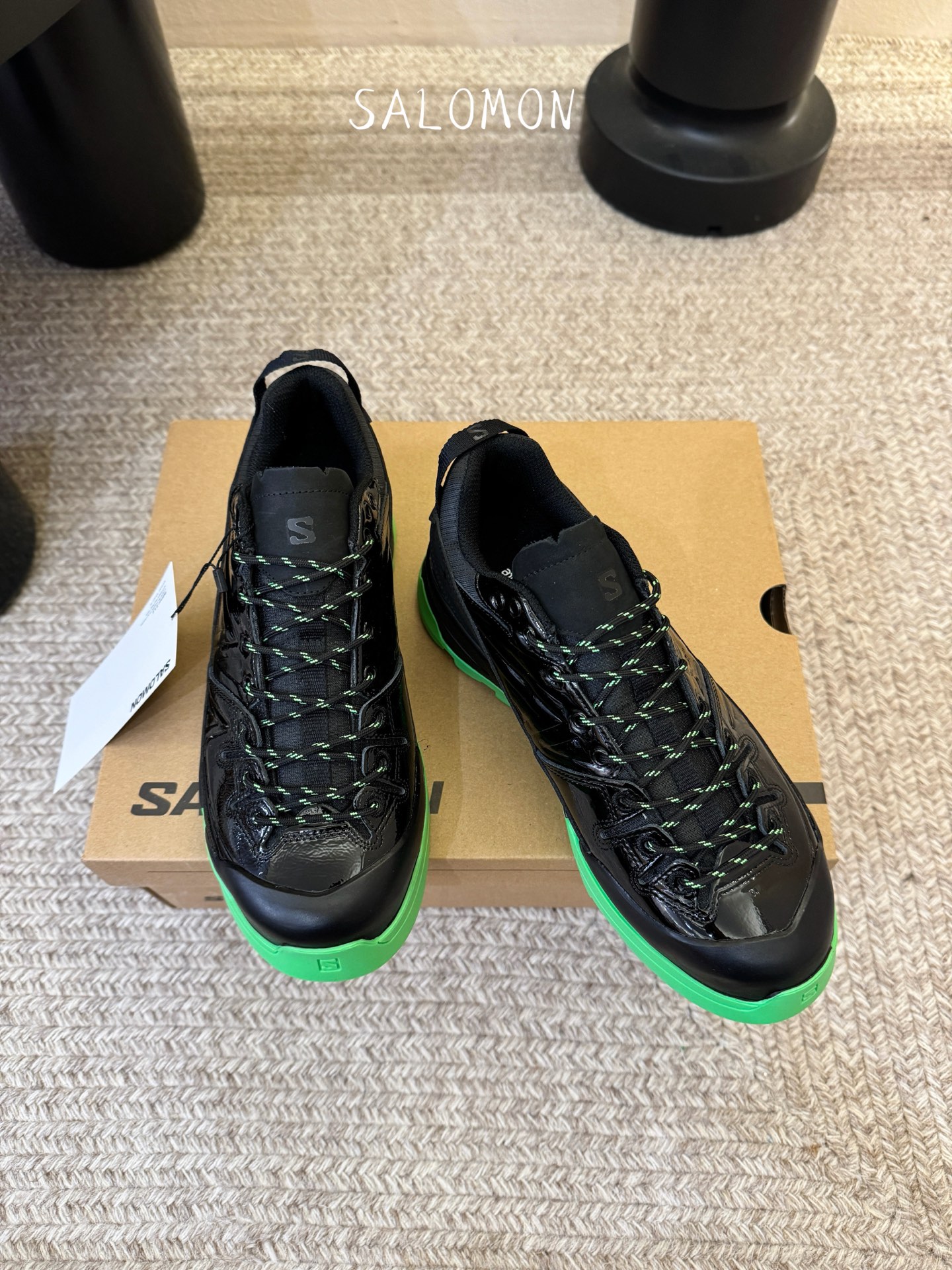Salomon XT-4联名款运动鞋​​👟Salomon XT-4联名款，经典户外鞋型+时尚设计，黑色网