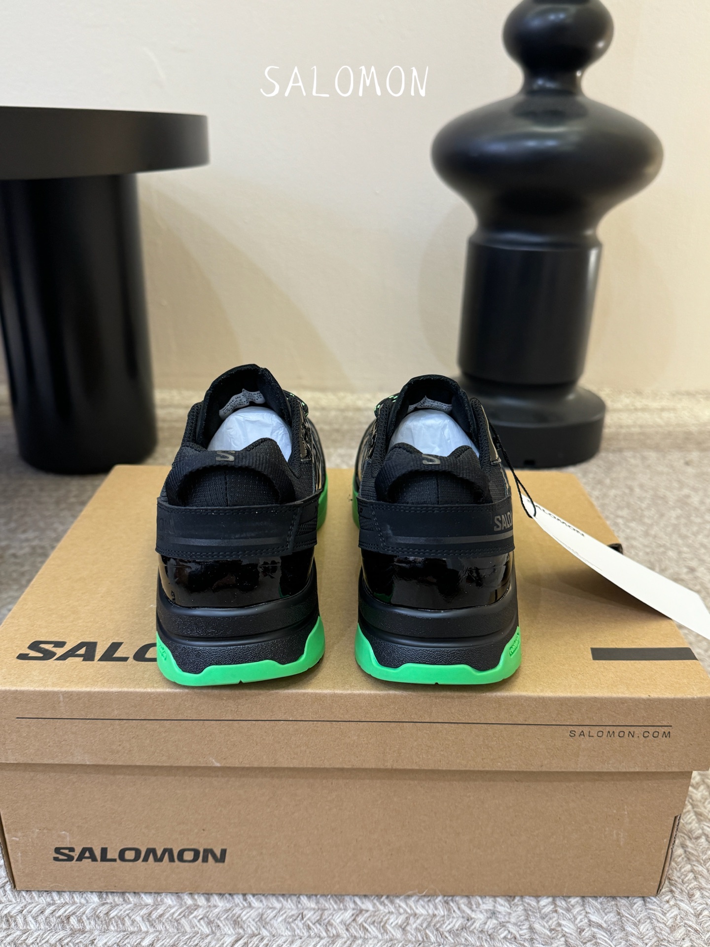 Salomon XT-4联名款运动鞋​​👟Salomon XT-4联名款，经典户外鞋型+时尚设计，黑色网