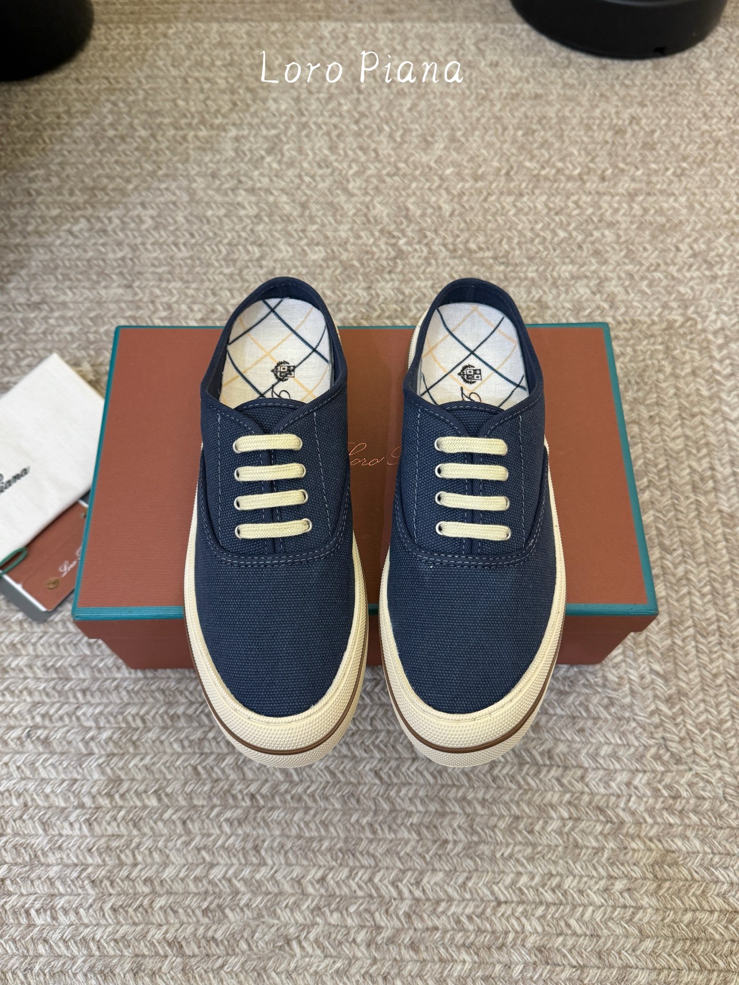 Loro Piana Loro Pian*早春新款简约帆布鞋