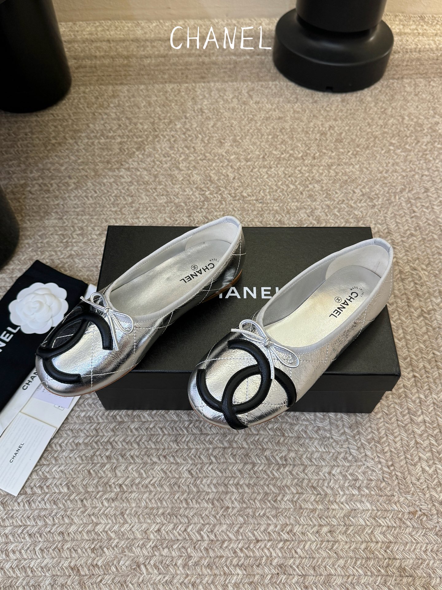 小香新品蝴蝶结芭蕾舞鞋 原版1:1复刻 经典中的经典 无论搭配裤装还是裙装都是完美  小圆头的设计很好的