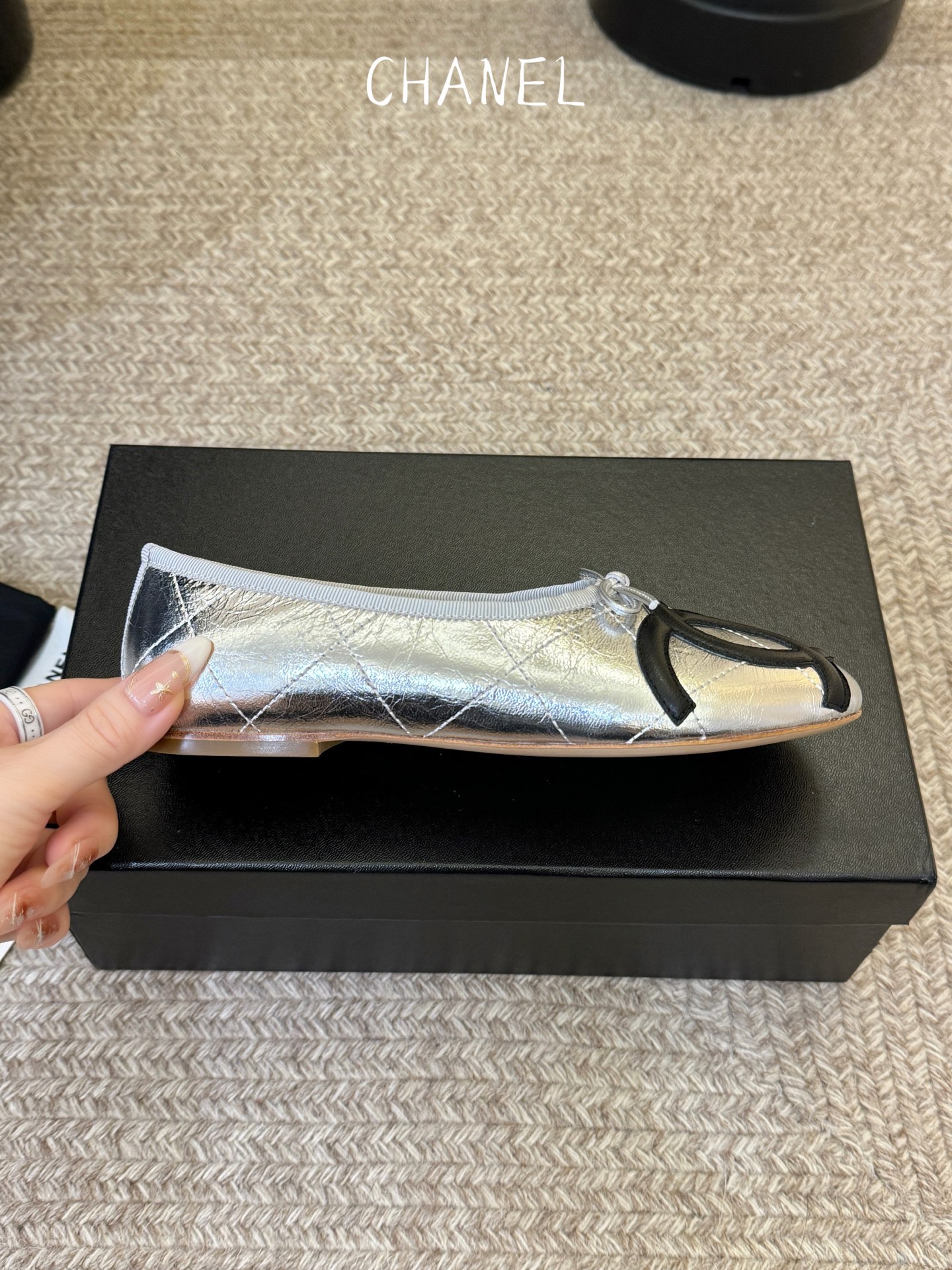 小香新品蝴蝶结芭蕾舞鞋 原版1:1复刻 经典中的经典 无论搭配裤装还是裙装都是完美  小圆头的设计很好的