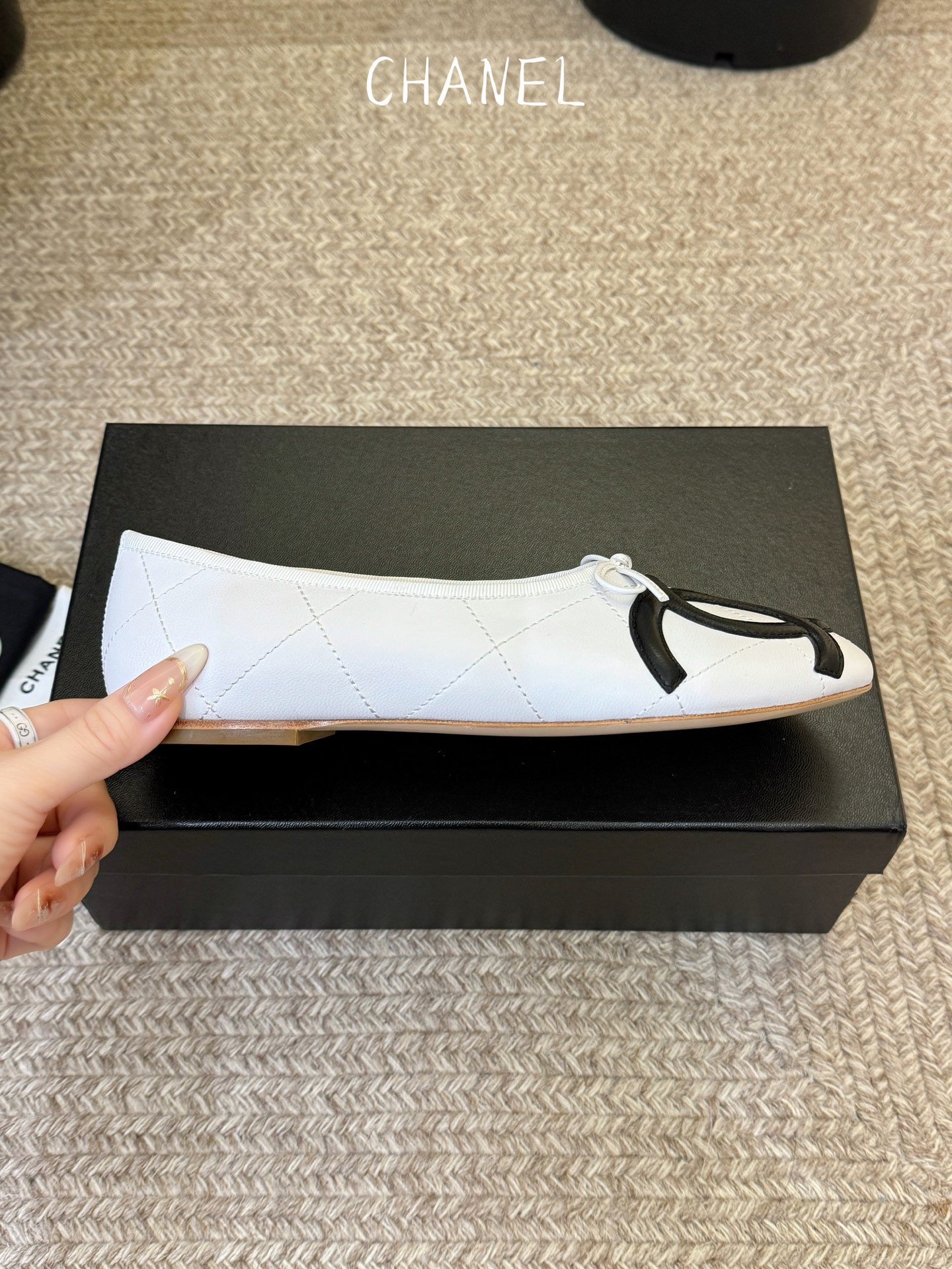 小香新品蝴蝶结芭蕾舞鞋 原版1:1复刻 经典中的经典 无论搭配裤装还是裙装都是完美  小圆头的设计很好的