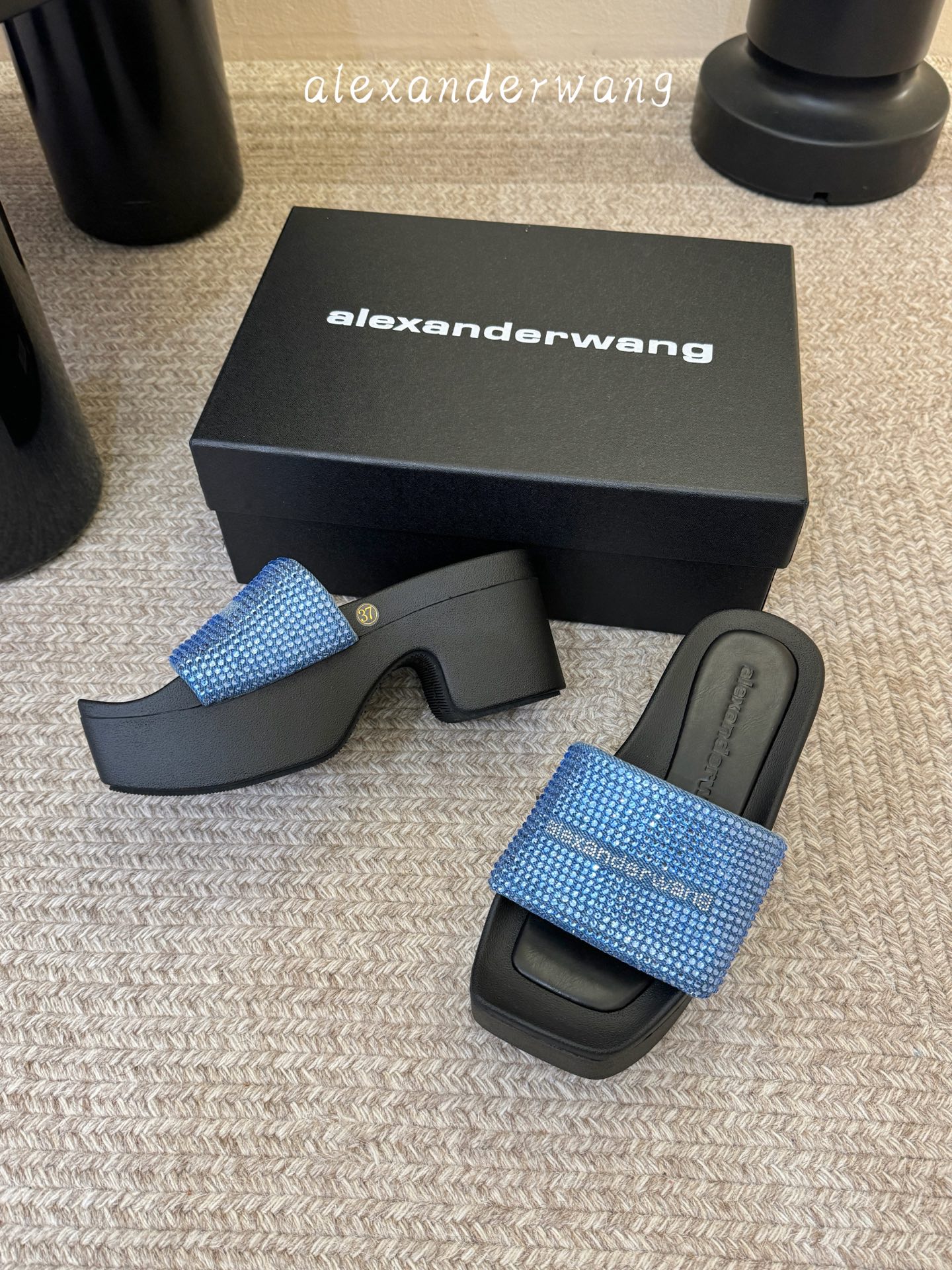 Alexander Wan*26ss夏季新款水钻方头平底一字拖夏日自带高光的氛围感神器，blingbli