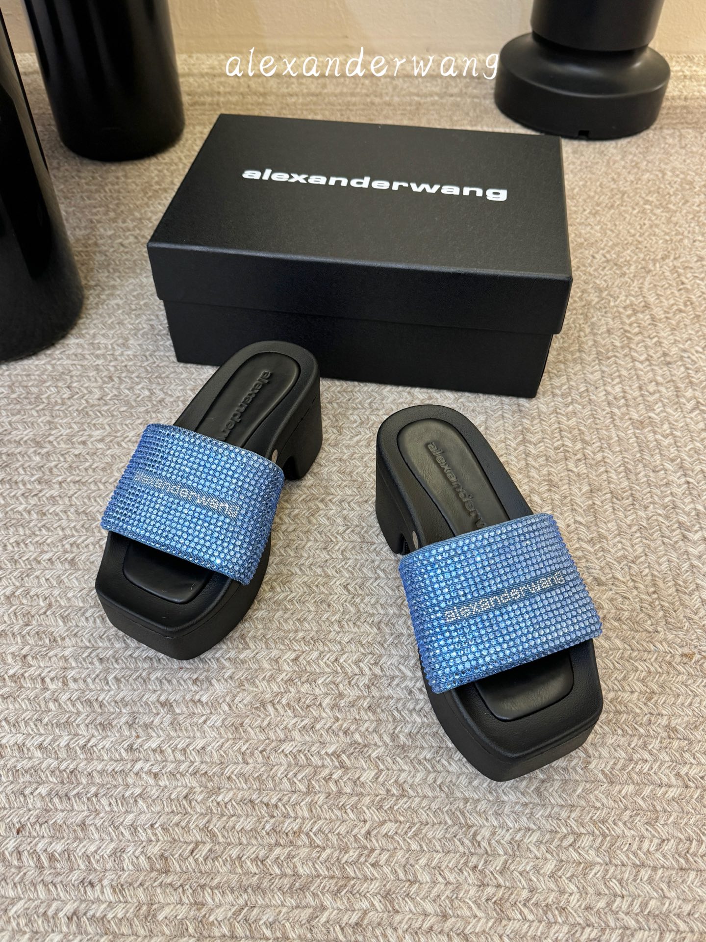 Alexander Wan*26ss夏季新款水钻方头平底一字拖夏日自带高光的氛围感神器，blingbli