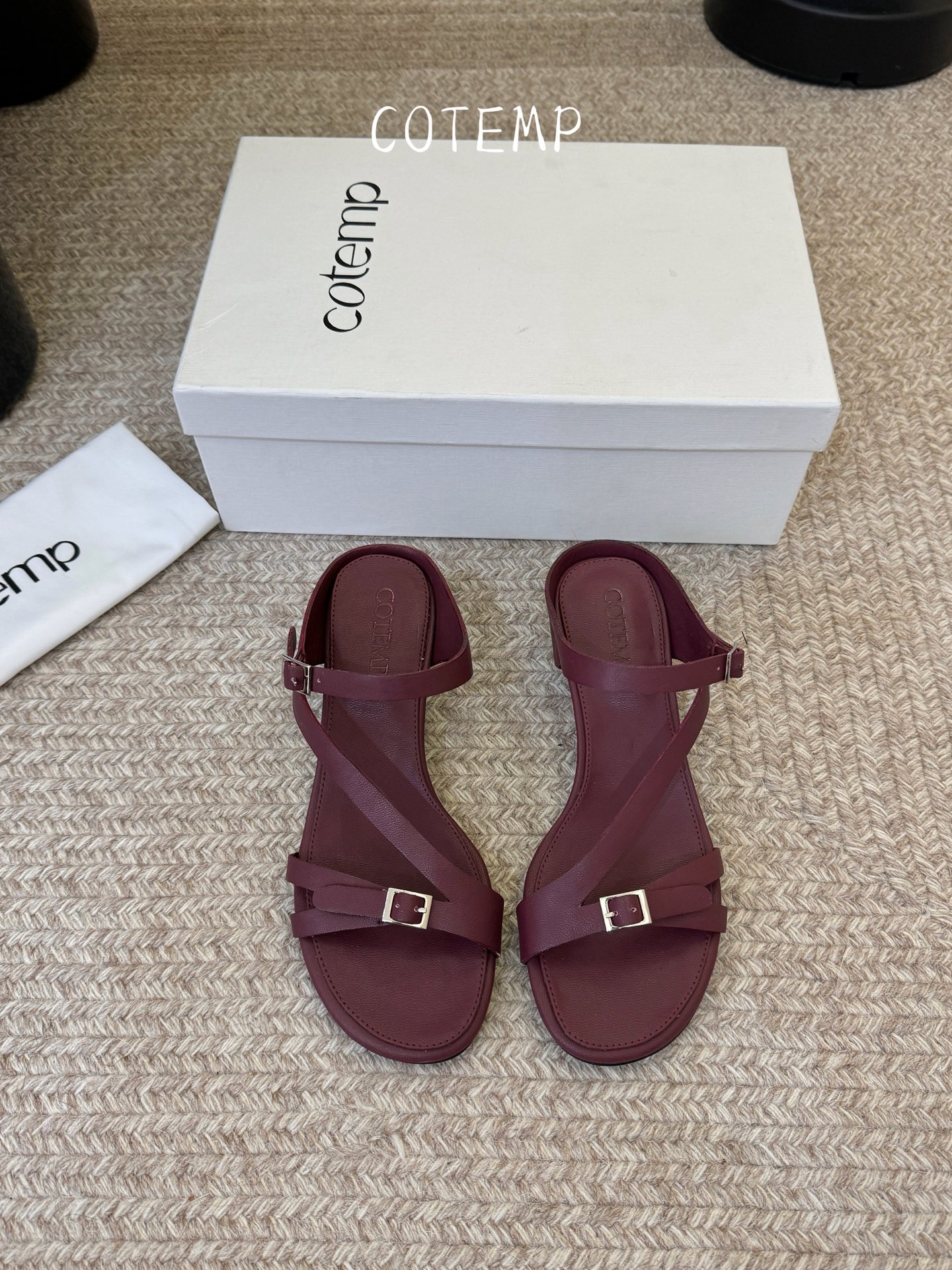 NO:814691,Cotem6's new treasure retro sandals, the king of beauty shoes, strikes again. Cotemp's thin-strap sandals are really the big devil, super exquisite and versatile, sandals that must not be missed in summer, high mercerized sheepskin/cowhide fabric, sheepskin lining, Italian imported genuine leather outsole, size 35-39# (40# custom-made, non-returnable, high heels and slippers, sandals, high heels, slippers, cowhide, sheepskin, sheep, Leather soles19860909Cotem6新款宝藏复古凉鞋美鞋王再次出击,cotemp这款细带凉鞋真的是大魔王,超精致百搭,夏季一定不能错过的凉鞋,对版高丝光羊京/牛皮面料,羊皮内里,意大利进口真皮大底,尺码35-39#（40#订做不退换,高跟鞋拖鞋,sandals,high heels,slippers,cowhide,sheepskin,sheep,Leather soles,Women's Shoes