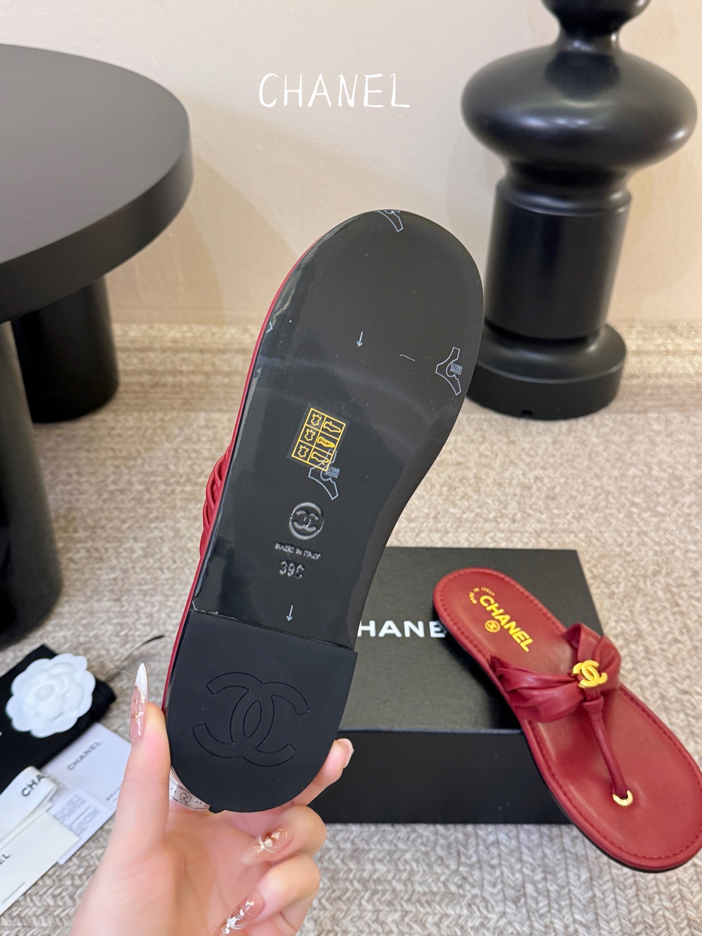 Chanel26SS早春新款夹脚凉拖双C夹脚凉拖｜春夏穿搭神器经典双C元素+极简夹脚设计，高级感拉满，软